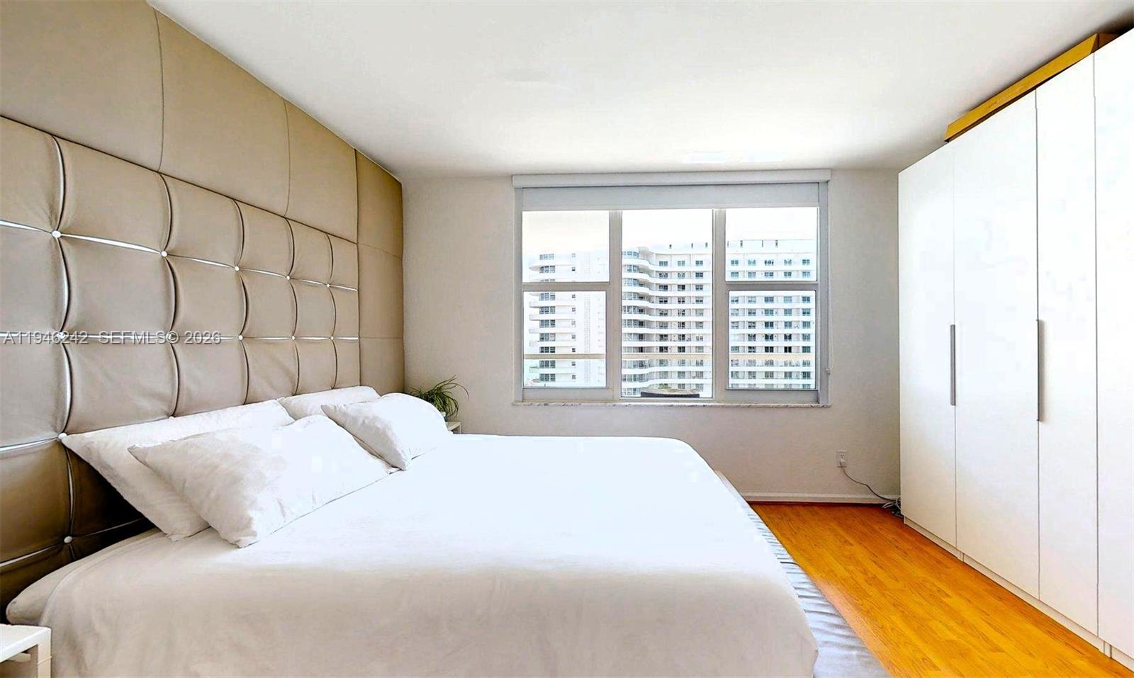 5600 CONDO - Residential