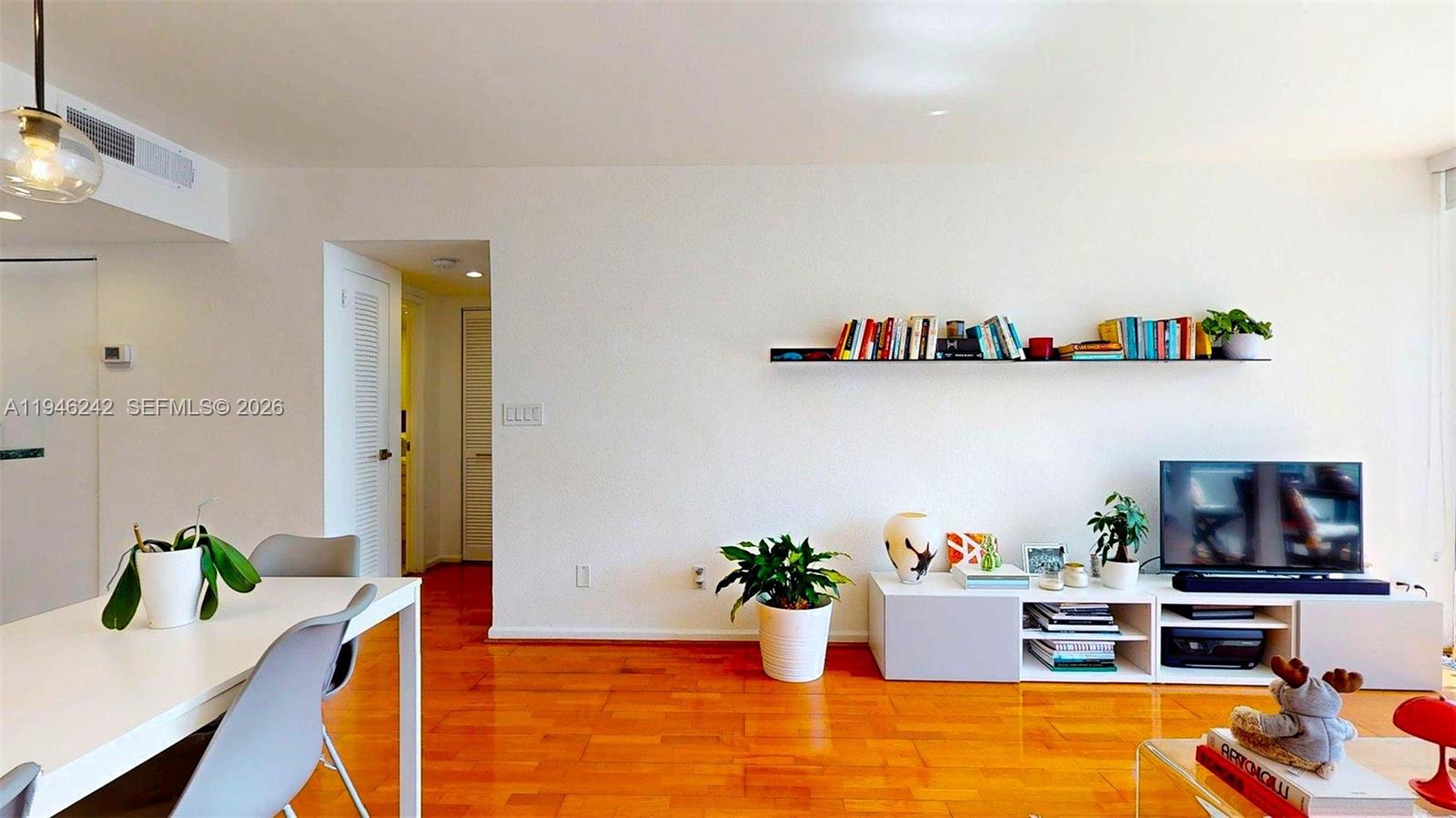 5600 CONDO - Residential