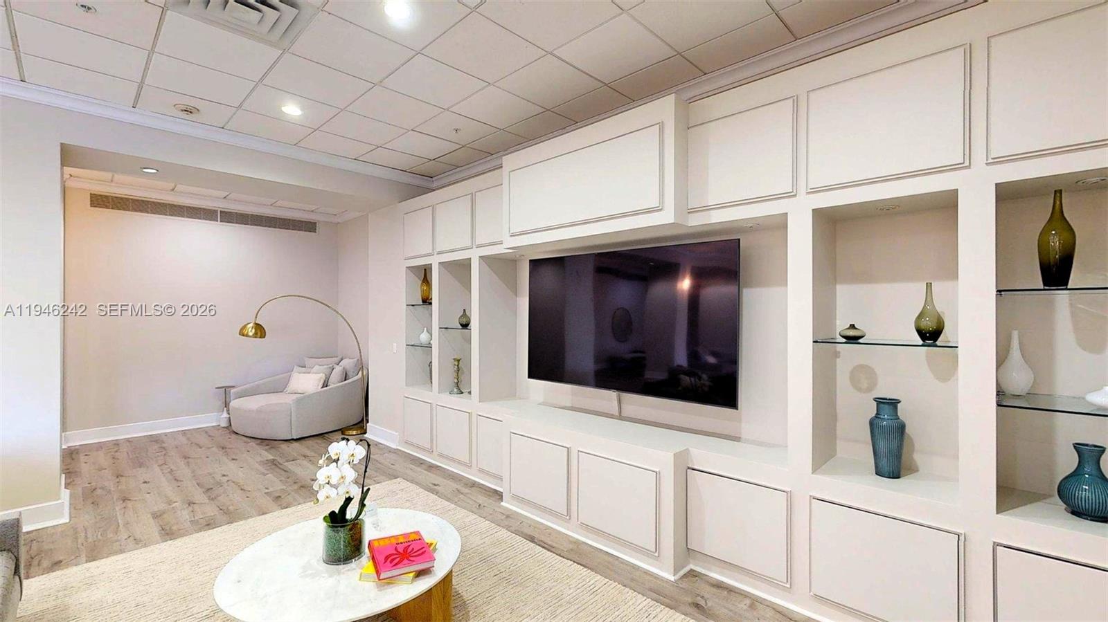 5600 CONDO - Residential