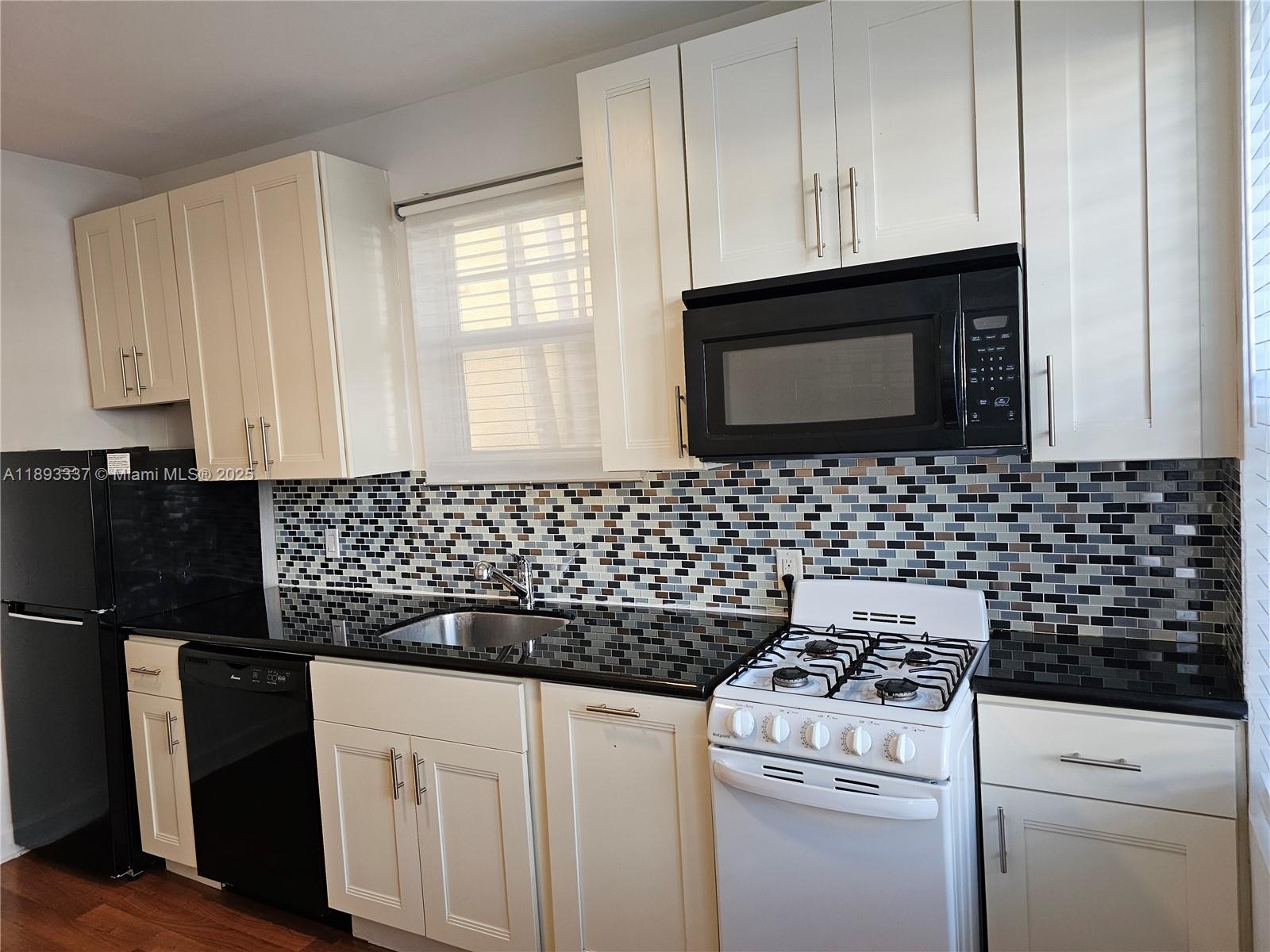 LINCOLN SUB - Residential Lease