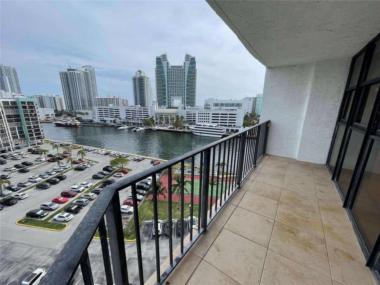 THREE ISLANDS HALLANDALE - Residential