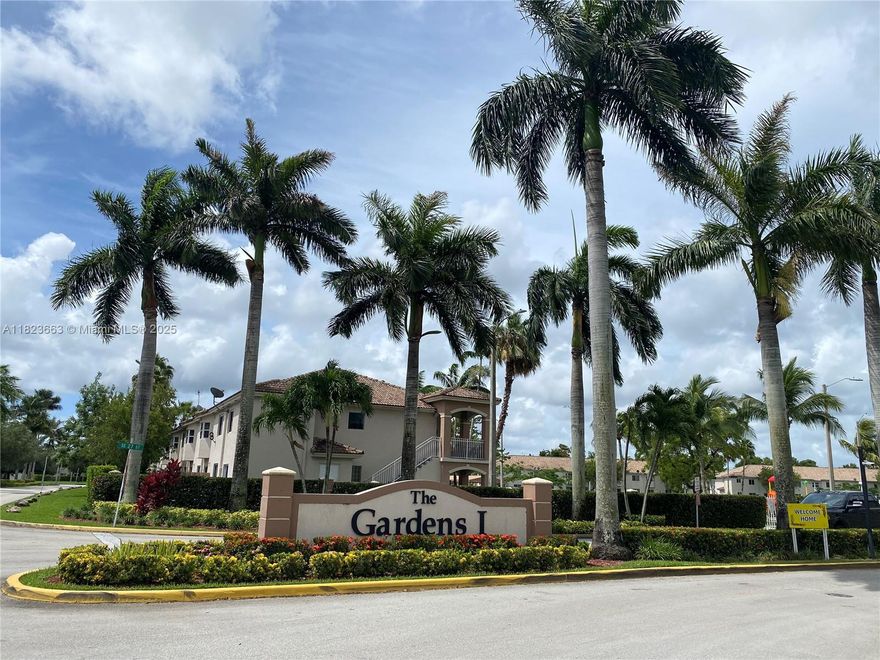 A well kept 2 bedrooms 2 baths in Homestead. No carpet anywhere. Apartment was completely painted last year, new electric range, newer AC, Unit is on the second floor. Community has new roofs, landscaping and exterior paint. Conveniently located 3 blocks from Publix. 
FOR INVESTMENT ONLY. Please call listing agent for more details.