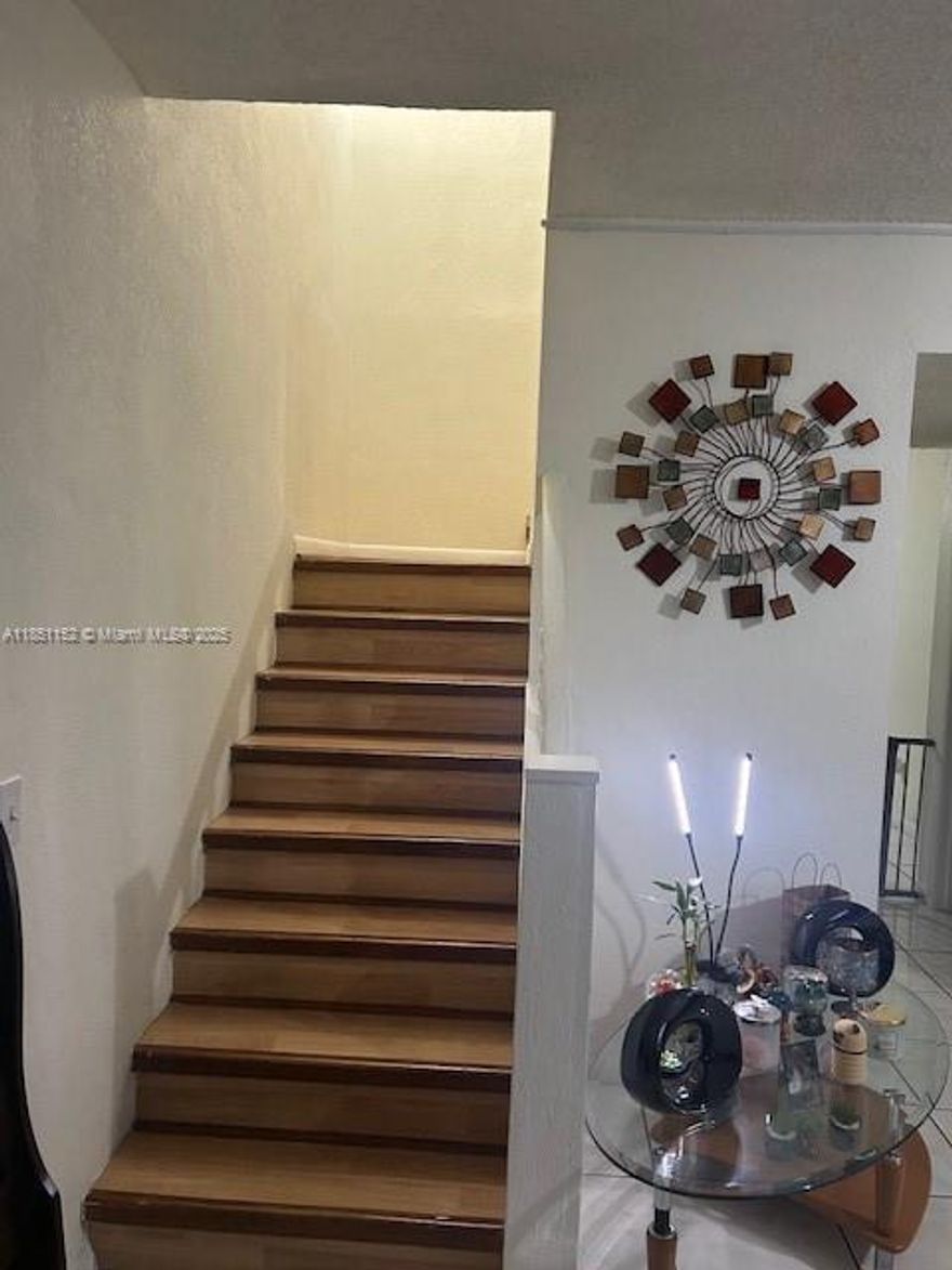Spacious Townhouse in the heart of Davie. Fairly New White kitchen cabintes & counters & Full size washer & dryer. Tile thru out the main areas and vinyl flooring, Neutral color walls, Updated bathrooms, spacious porch with a fence back yard. Close to main highways, shopping and dining and NSU. Credit above 650. Tenant to pay $100.00 for screening to R1S1 Realty.