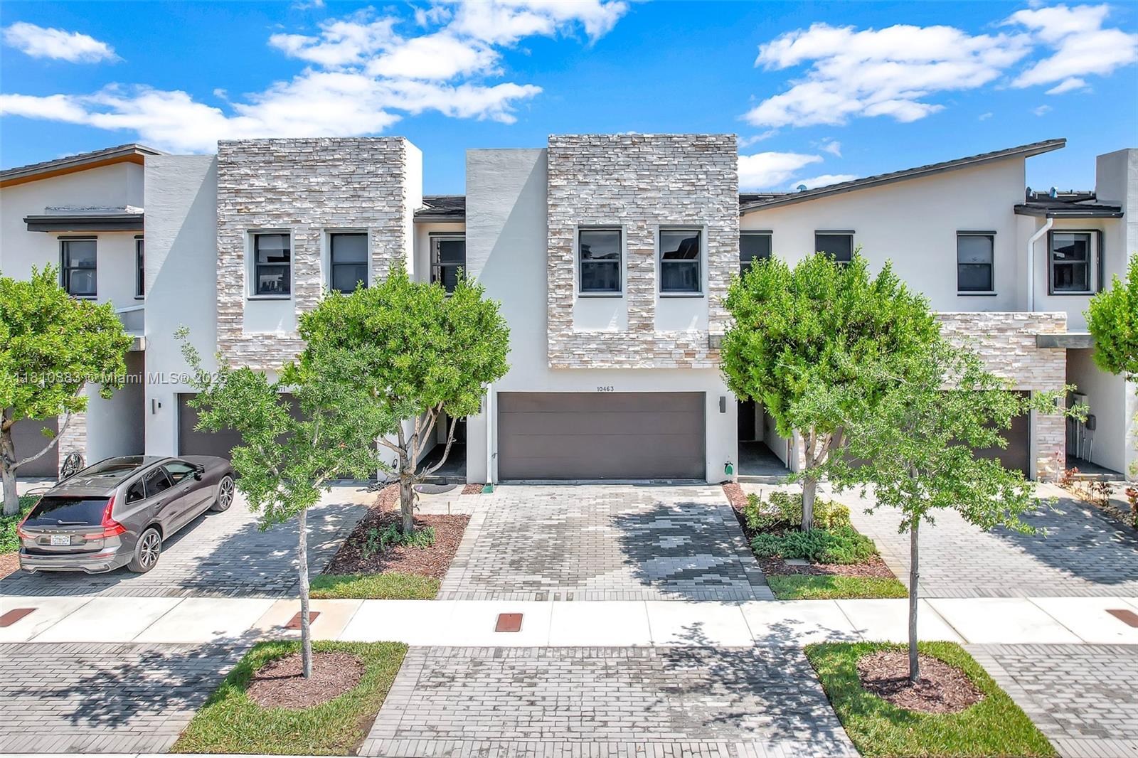 10463 Nw 79th Ter 10463, Doral, Miami-Dade County, Florida - 4 Bedrooms  
4 Bathrooms - 