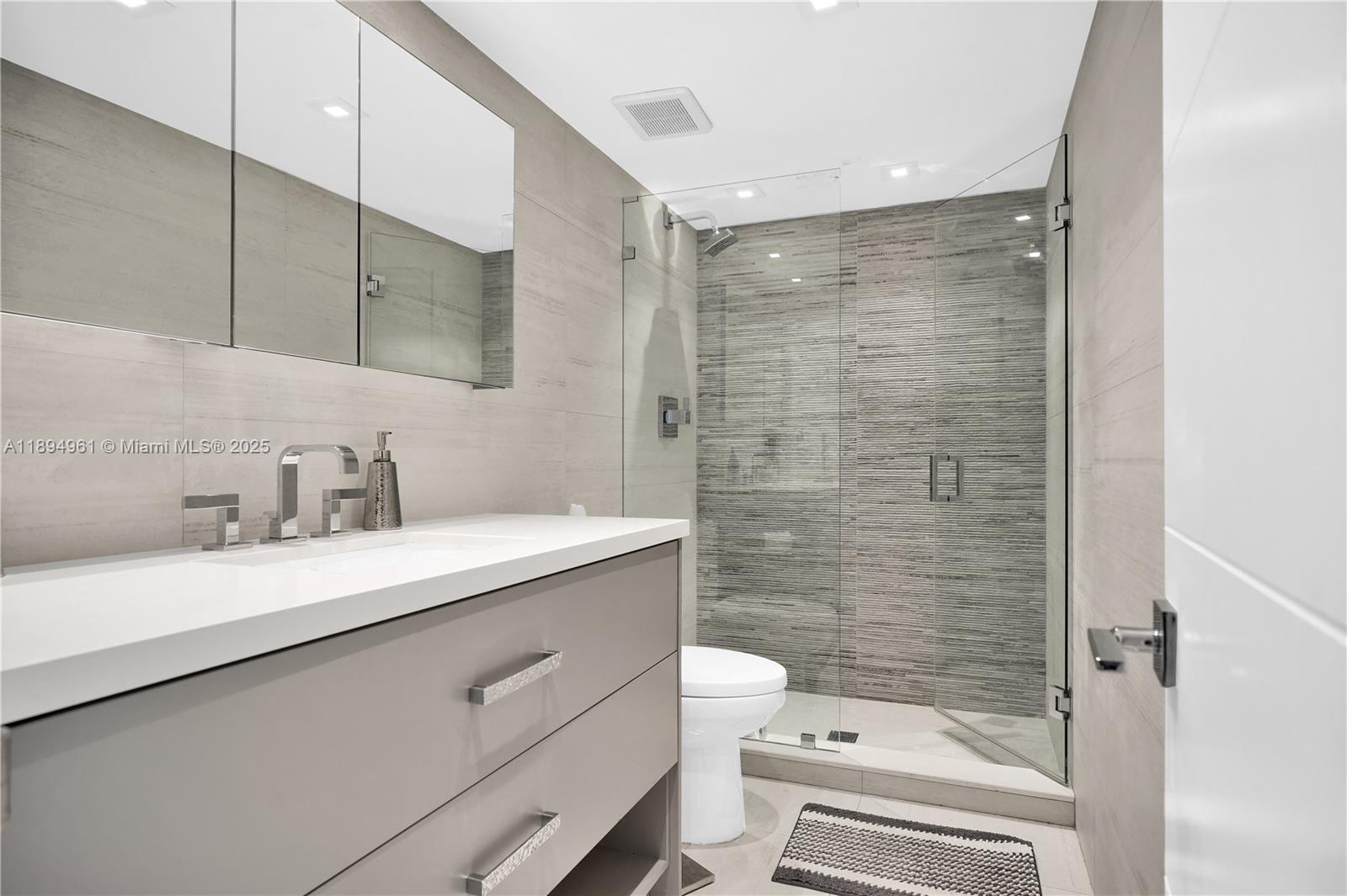 HEMISPHERES CONDO - Residential Lease