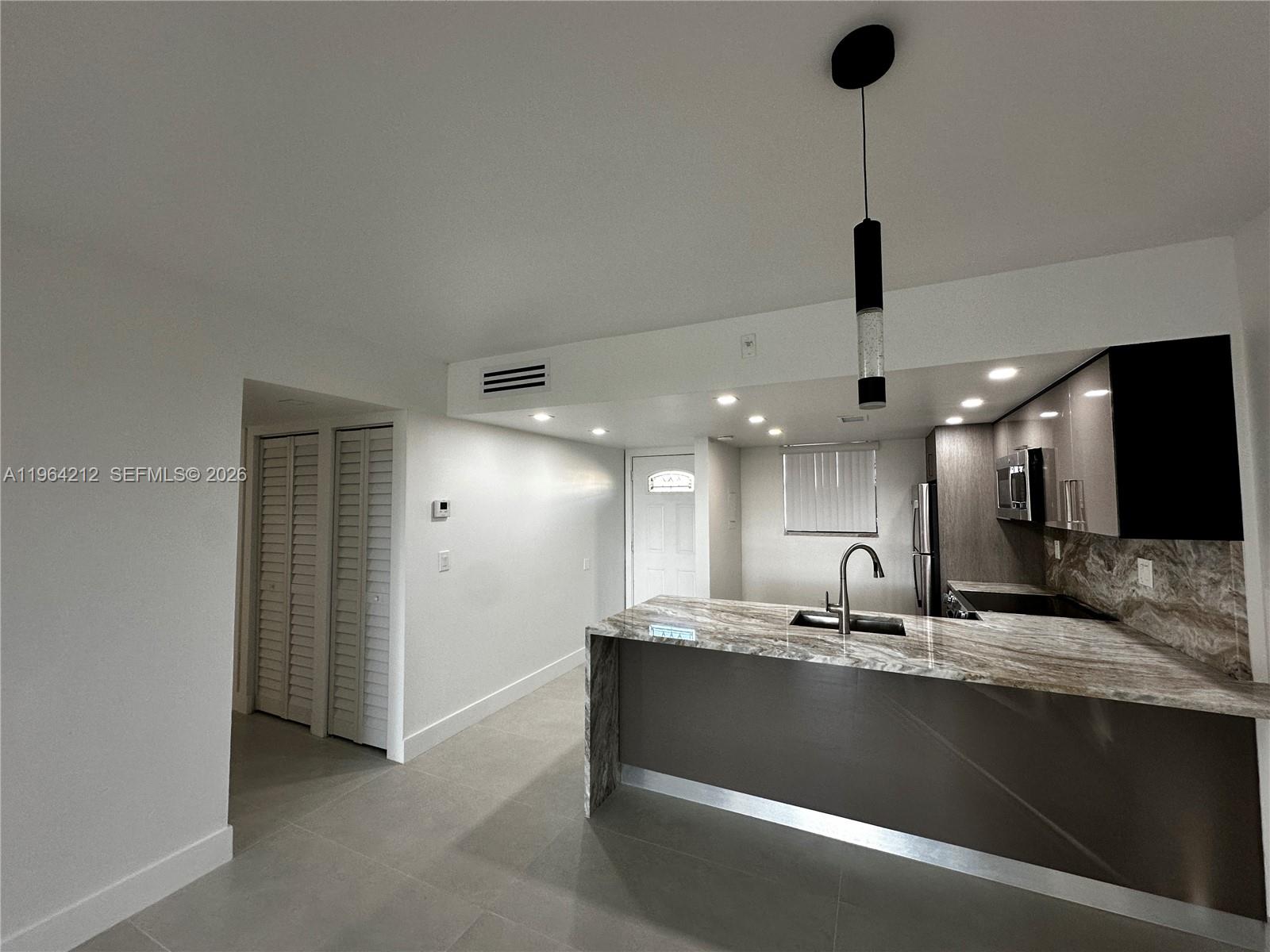 THE GARDENS OF KENDALL CO - Residential Lease