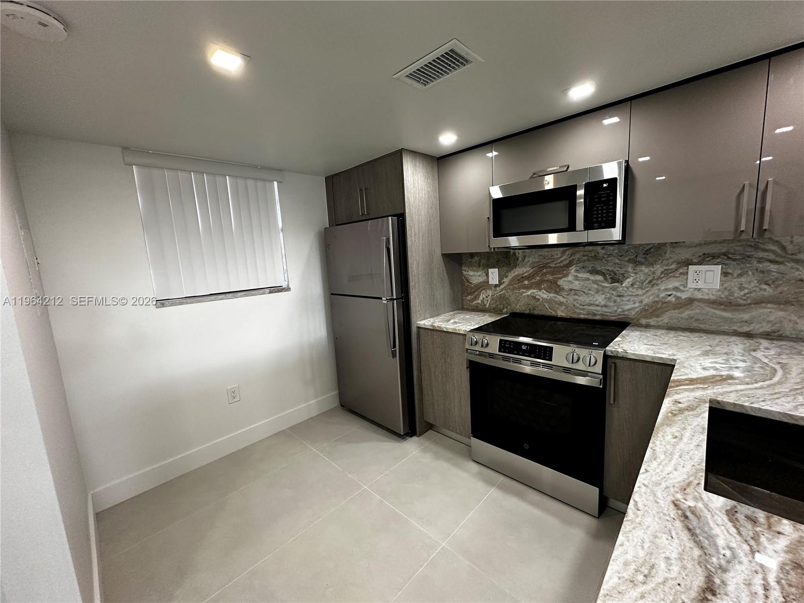 THE GARDENS OF KENDALL CO - Residential Lease