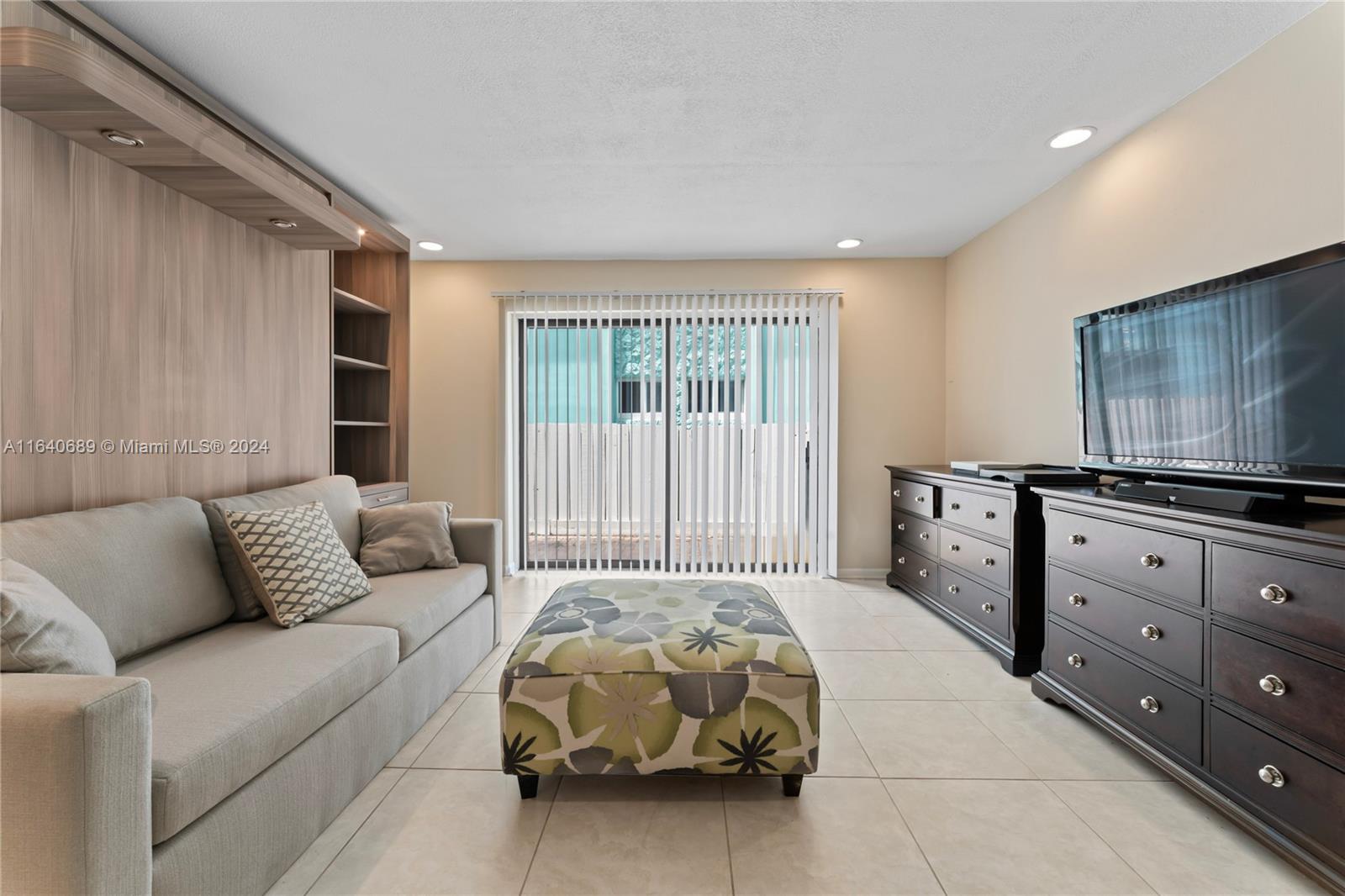 LAUDERDALE BEACH EXT UNIT - Residential