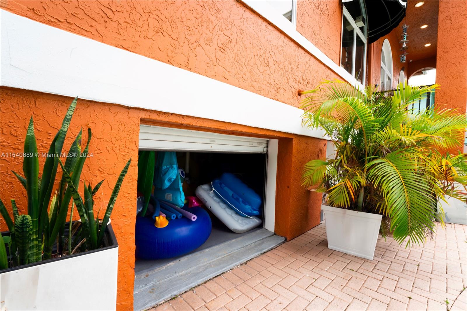 LAUDERDALE BEACH EXT UNIT - Residential