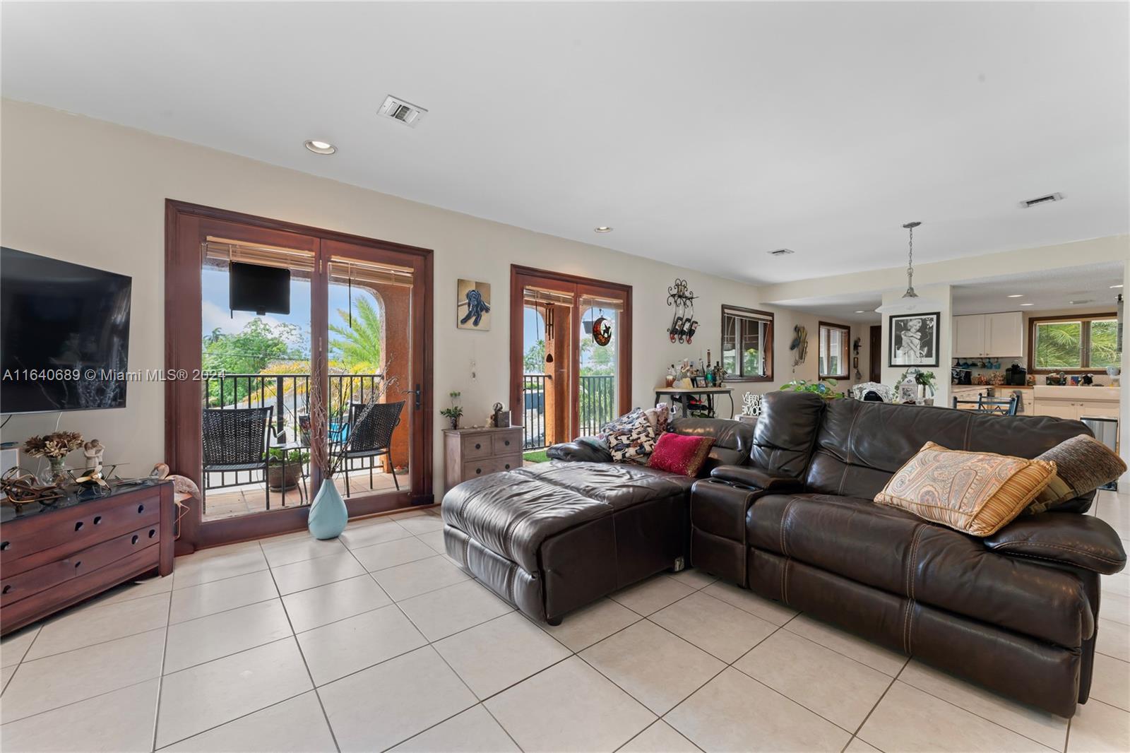 LAUDERDALE BEACH EXT UNIT - Residential