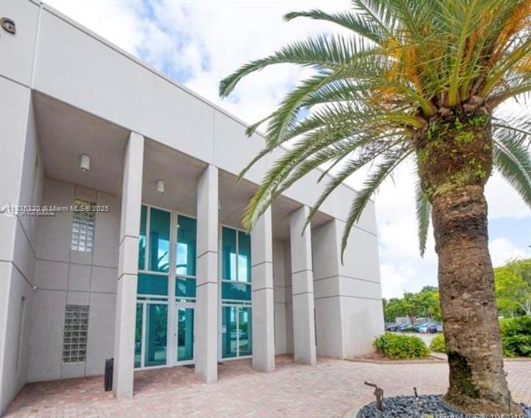 10305 NW 41st St 204