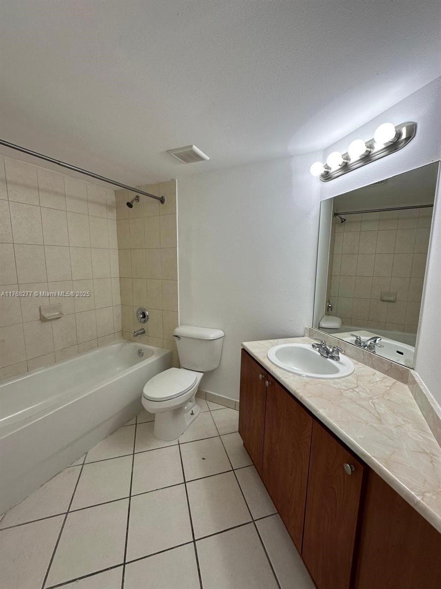 THE OAKS AT MIAMI GARDENS - Residential