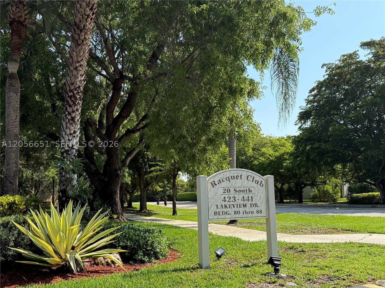 435 Lakeview Dr 201