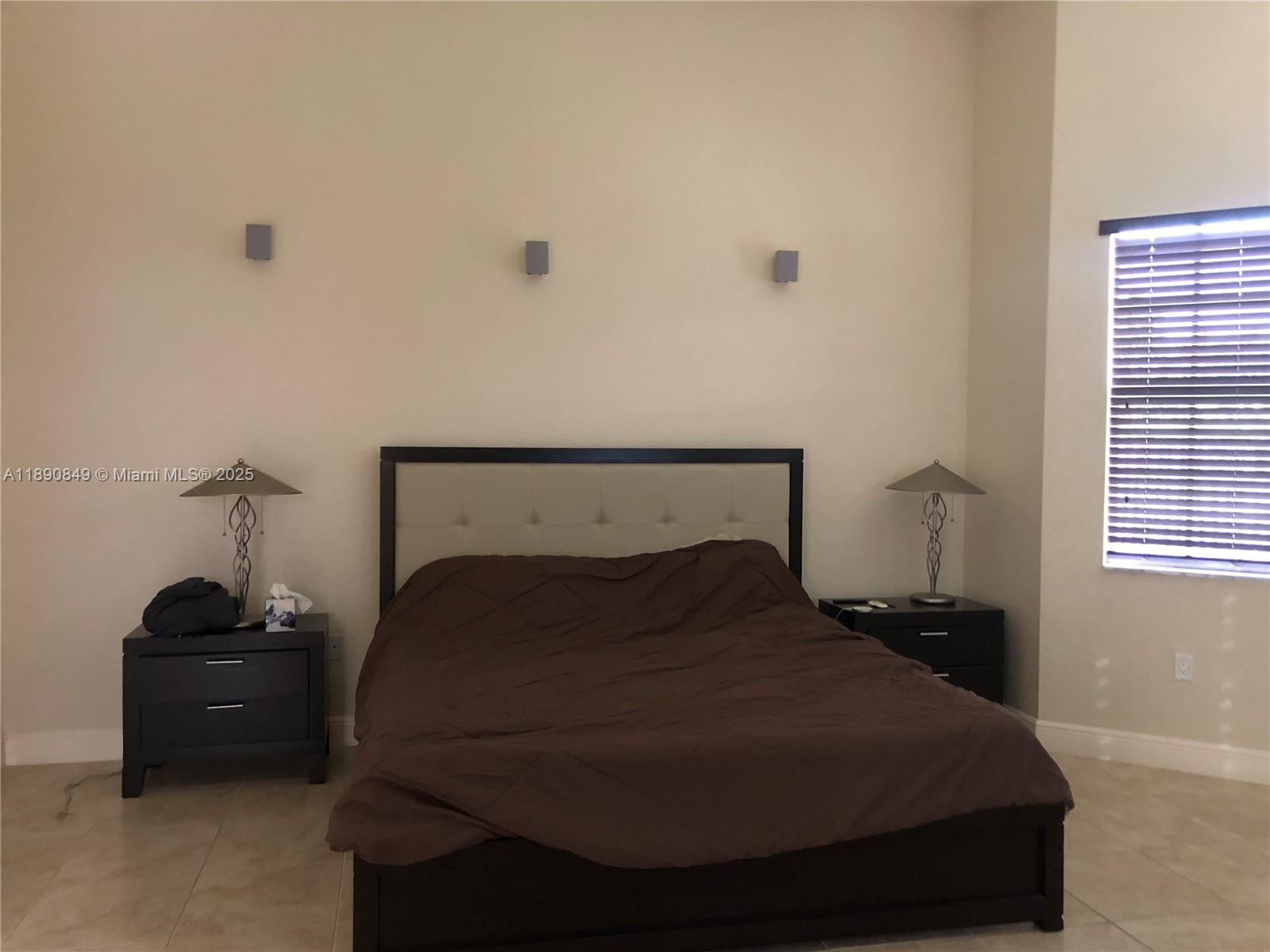 REDLANDS COLONIAL ESTATES - Residential Lease