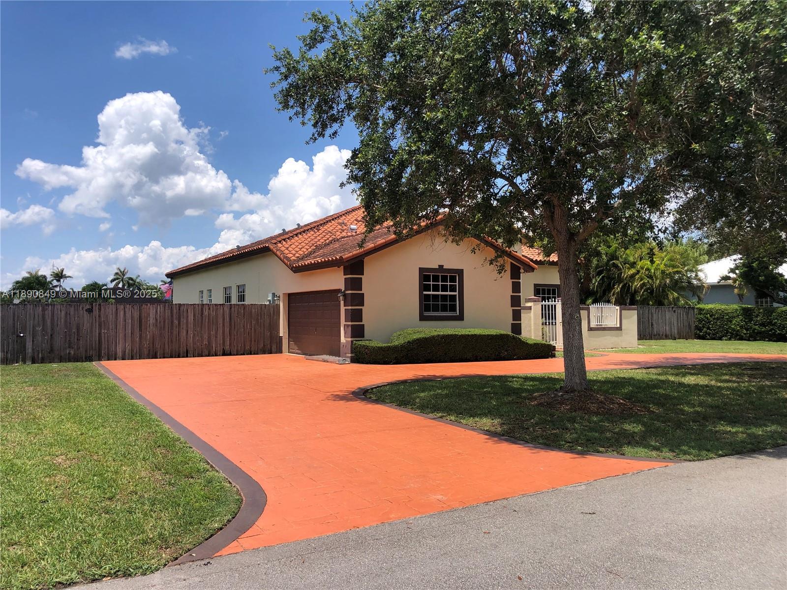 REDLANDS COLONIAL ESTATES - Residential Lease