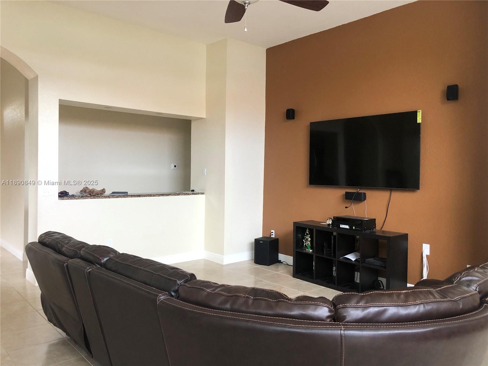 REDLANDS COLONIAL ESTATES - Residential Lease