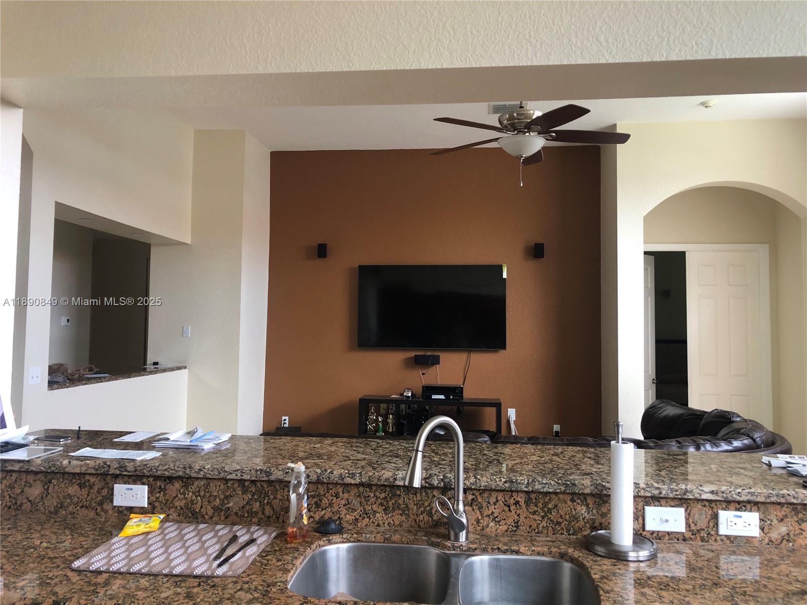 REDLANDS COLONIAL ESTATES - Residential Lease