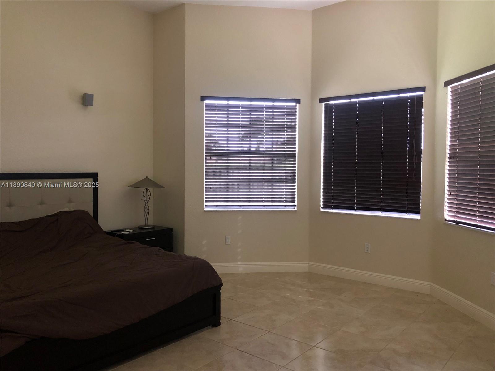 REDLANDS COLONIAL ESTATES - Residential Lease