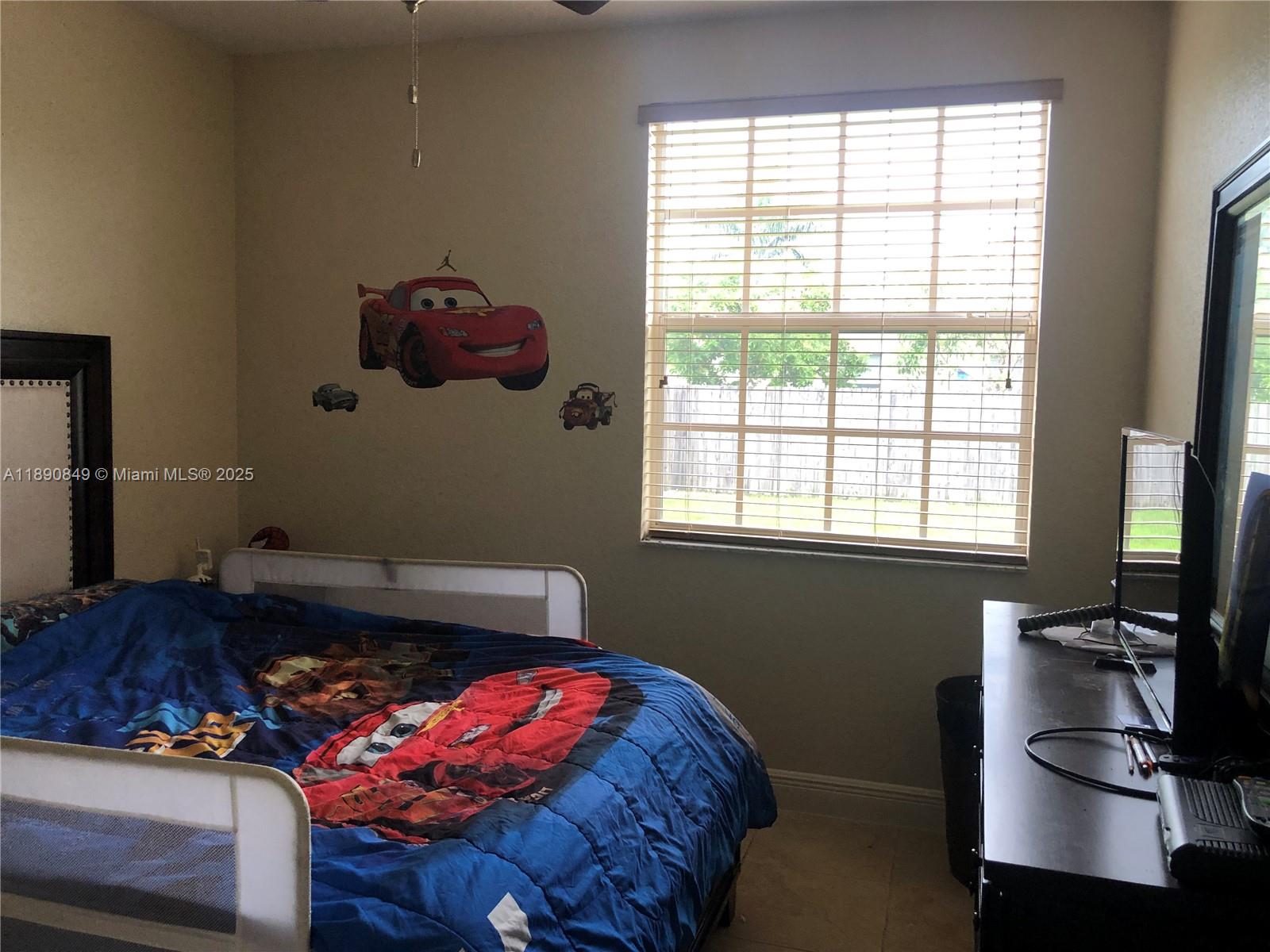REDLANDS COLONIAL ESTATES - Residential Lease