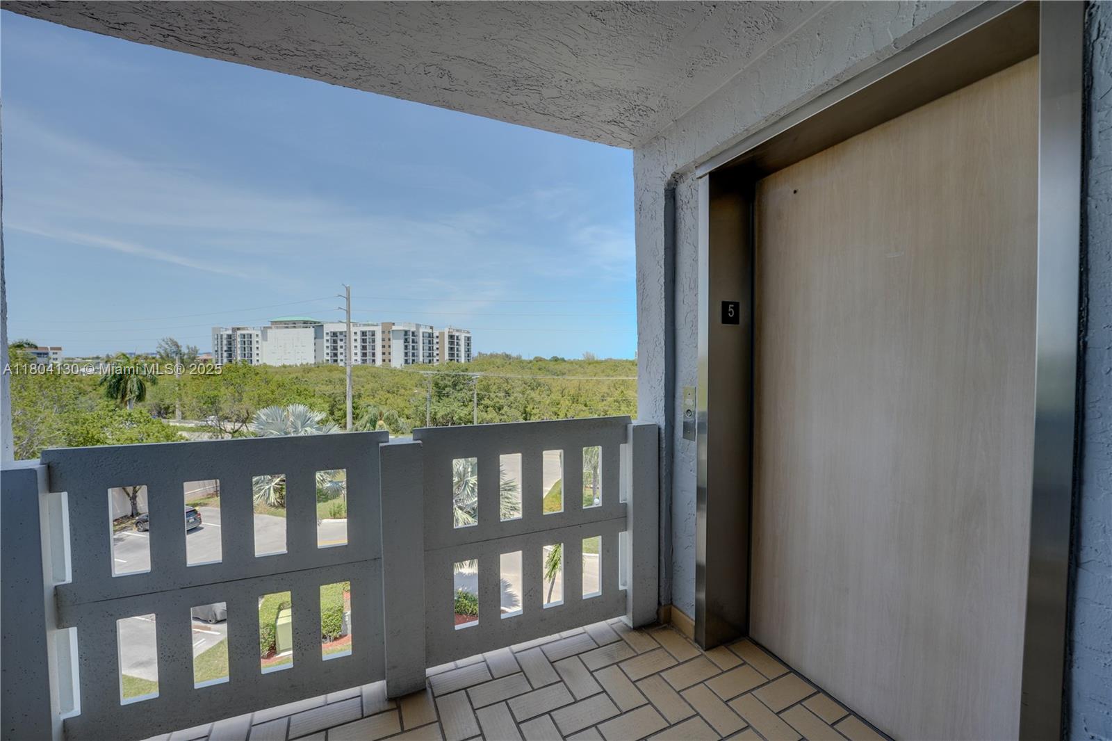MEADOWBROOK LAKES VIEW CO - Residential