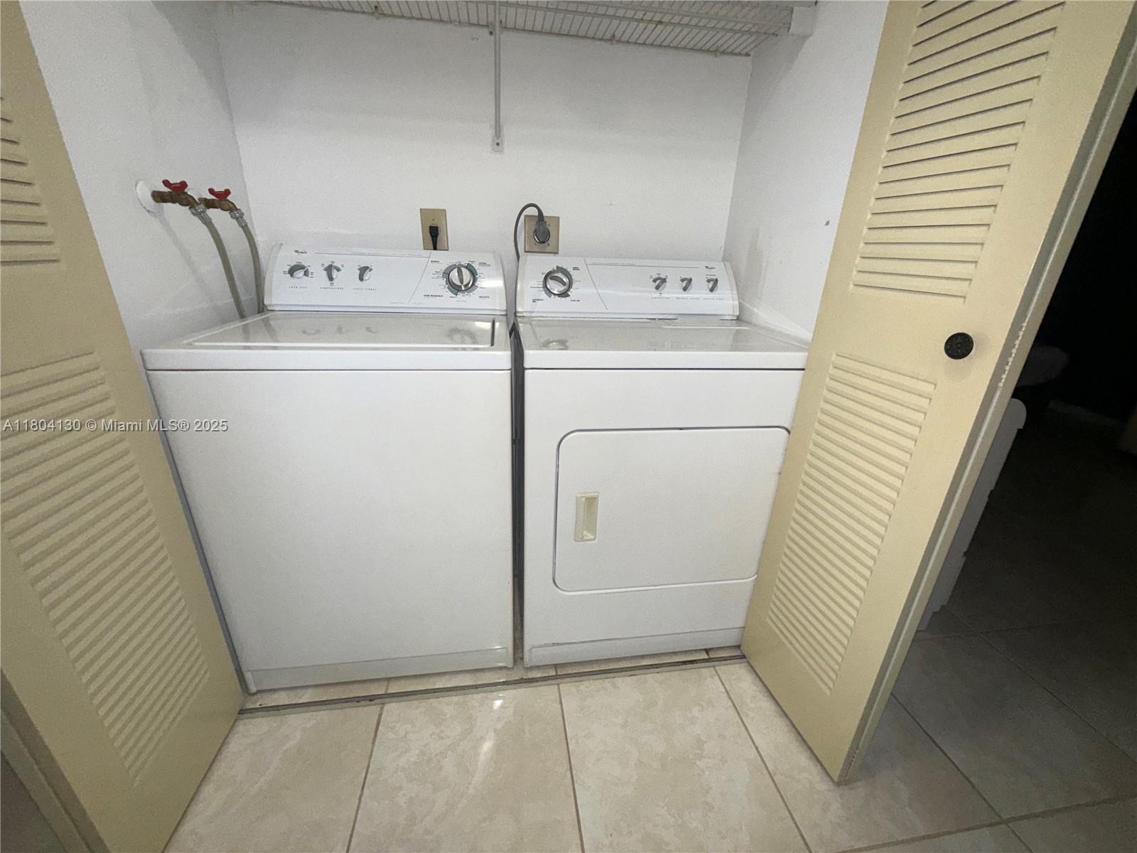 MEADOWBROOK LAKES VIEW CO - Residential
