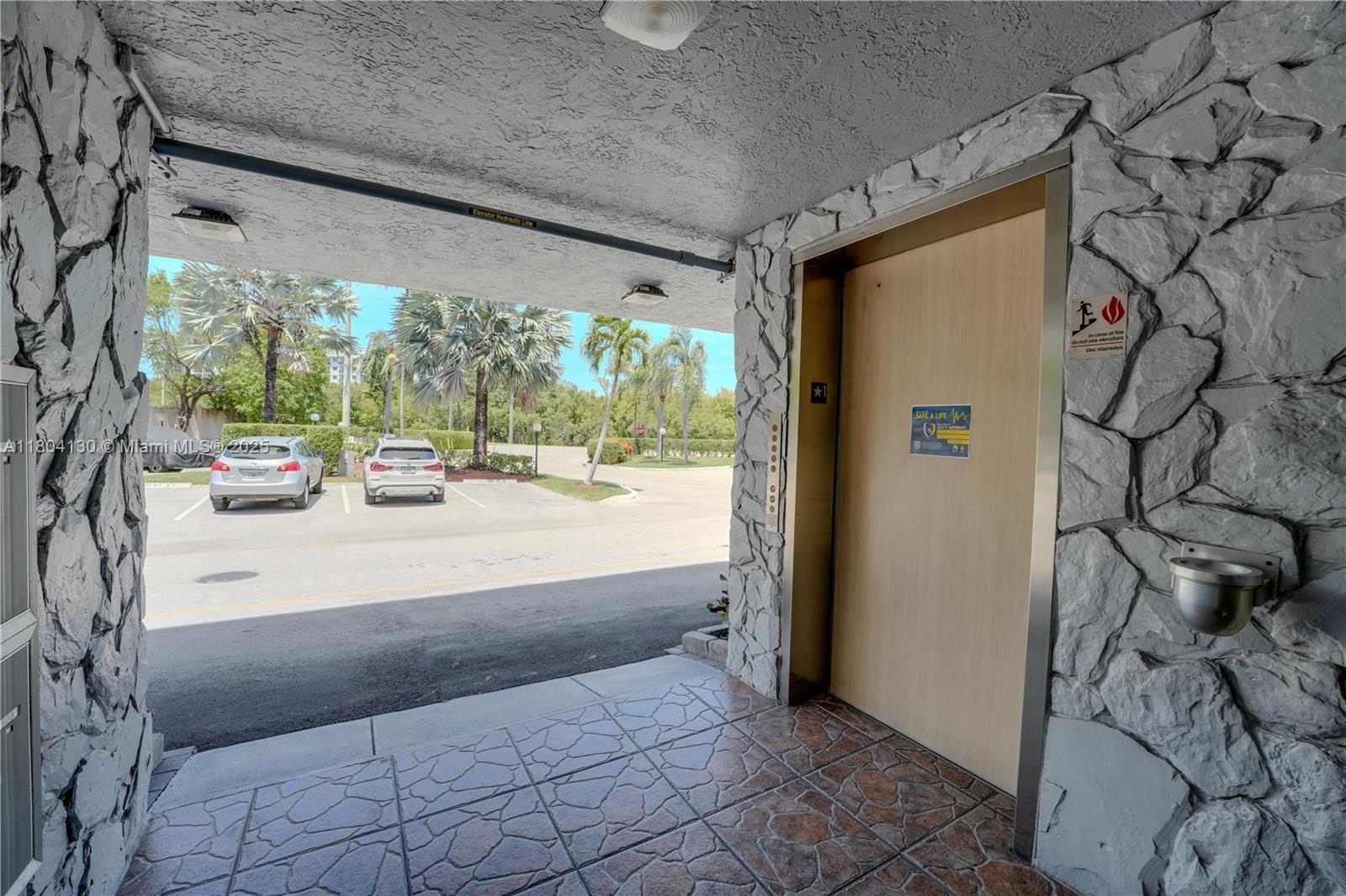 MEADOWBROOK LAKES VIEW CO - Residential