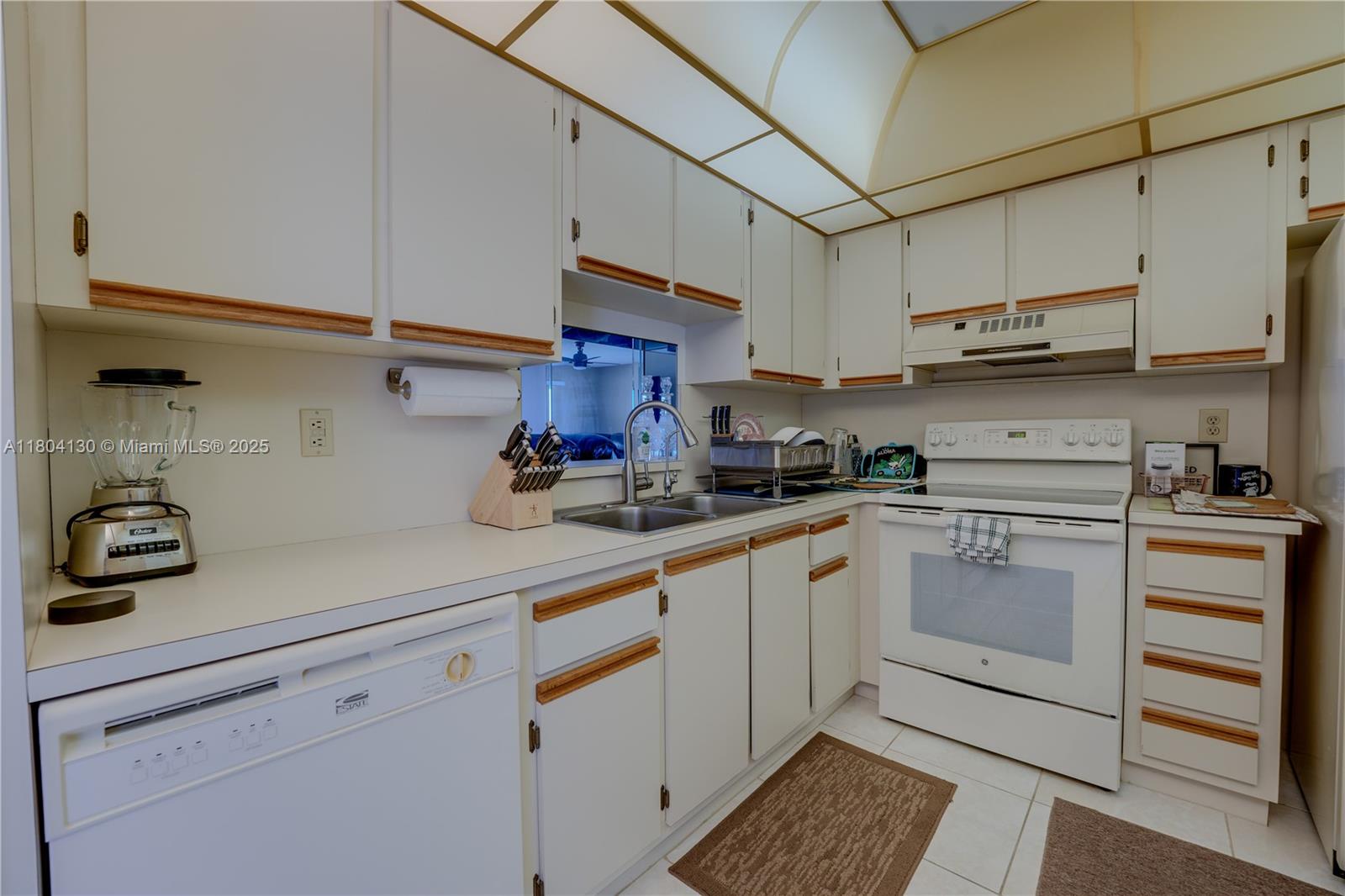 MEADOWBROOK LAKES VIEW CO - Residential