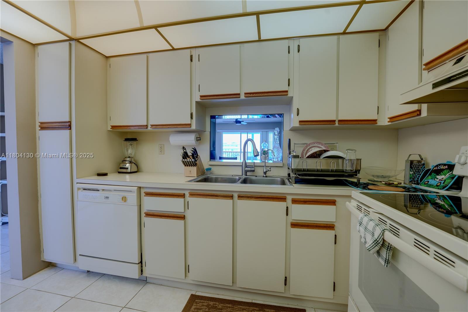 MEADOWBROOK LAKES VIEW CO - Residential