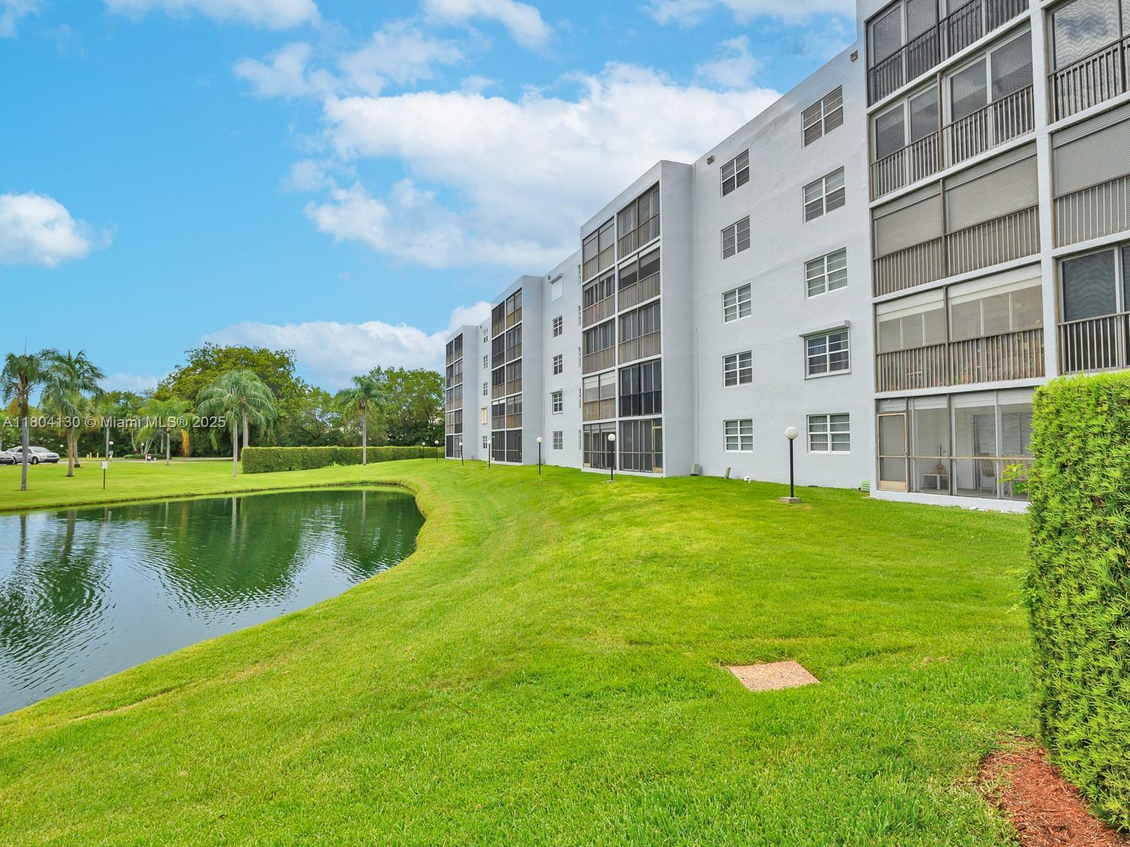 MEADOWBROOK LAKES VIEW CO - Residential