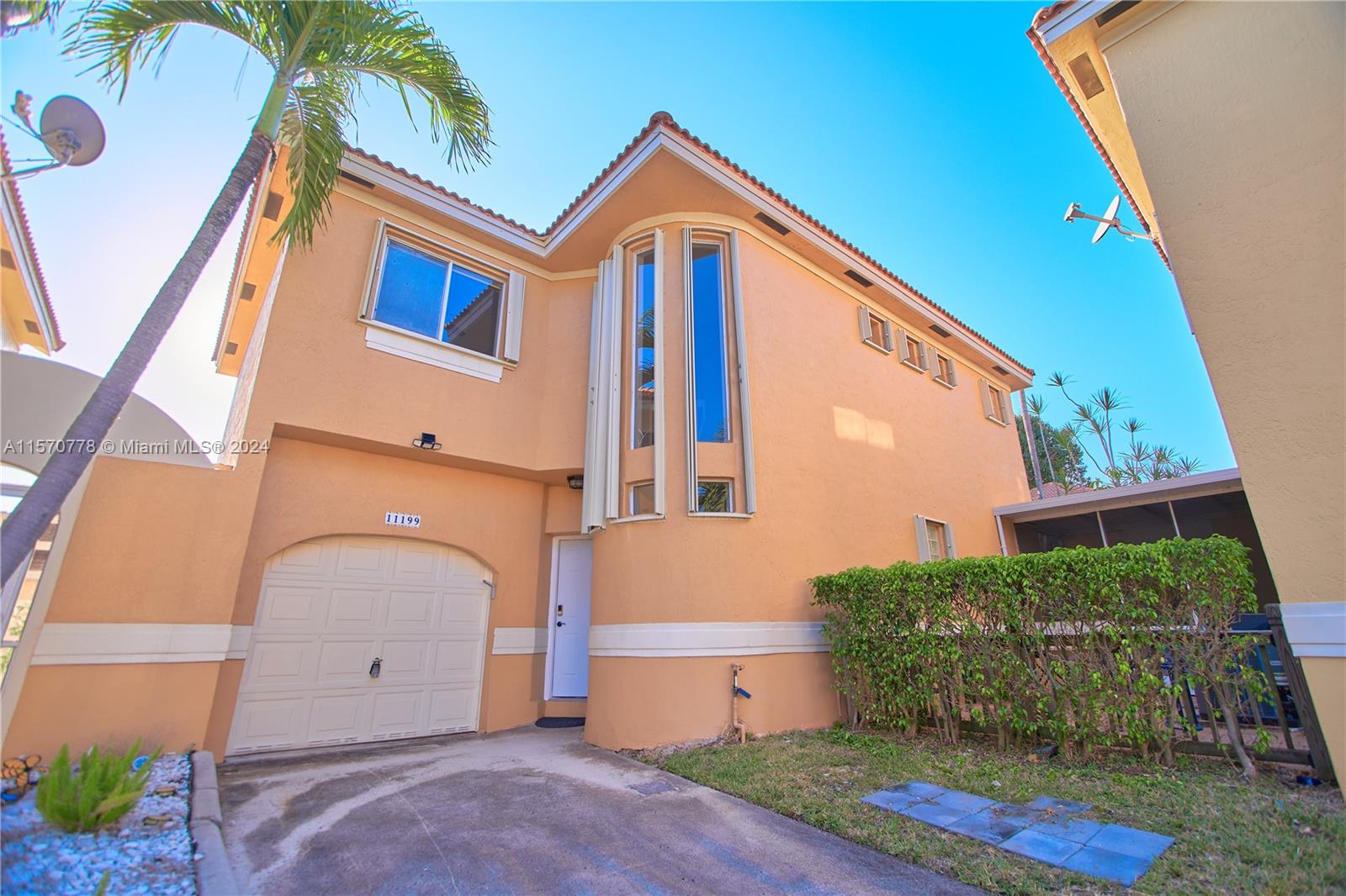 11199 Lakeview Dr, Coral Springs, Broward County, Florida - 4 Bedrooms  
3 Bathrooms - 