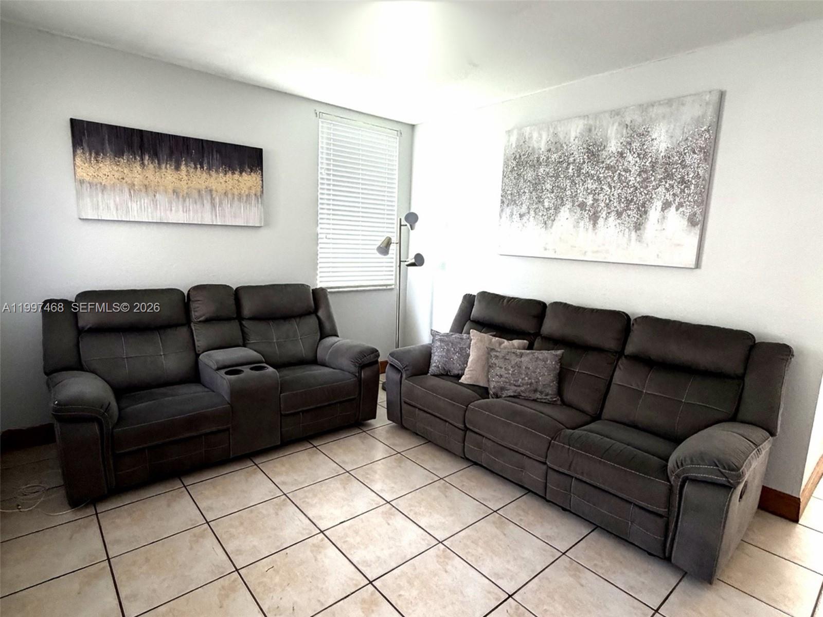 HAWKSNEST 1ST ADDN - Residential