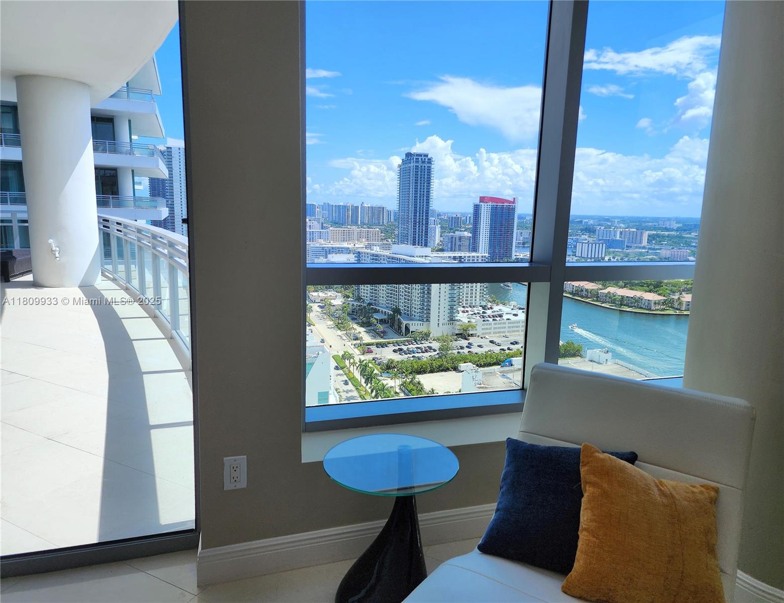 DIPLOMAT OCEANFRONT RESID - Residential Lease