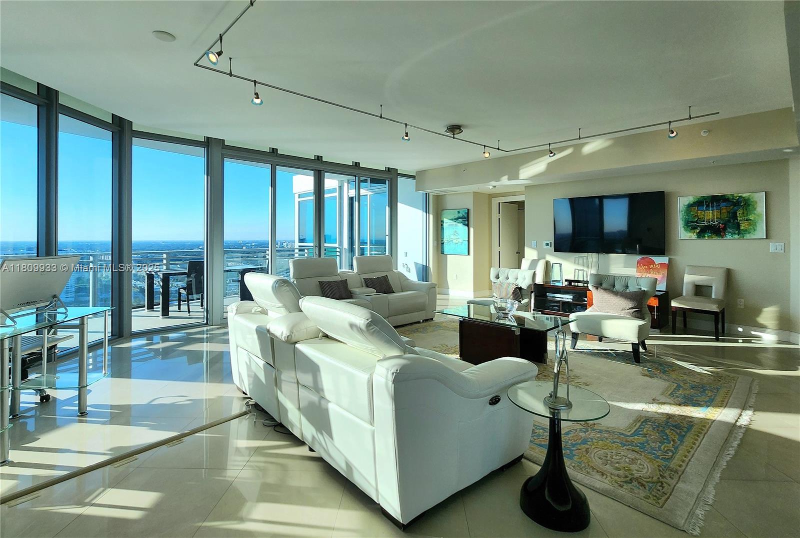 DIPLOMAT OCEANFRONT RESID - Residential Lease
