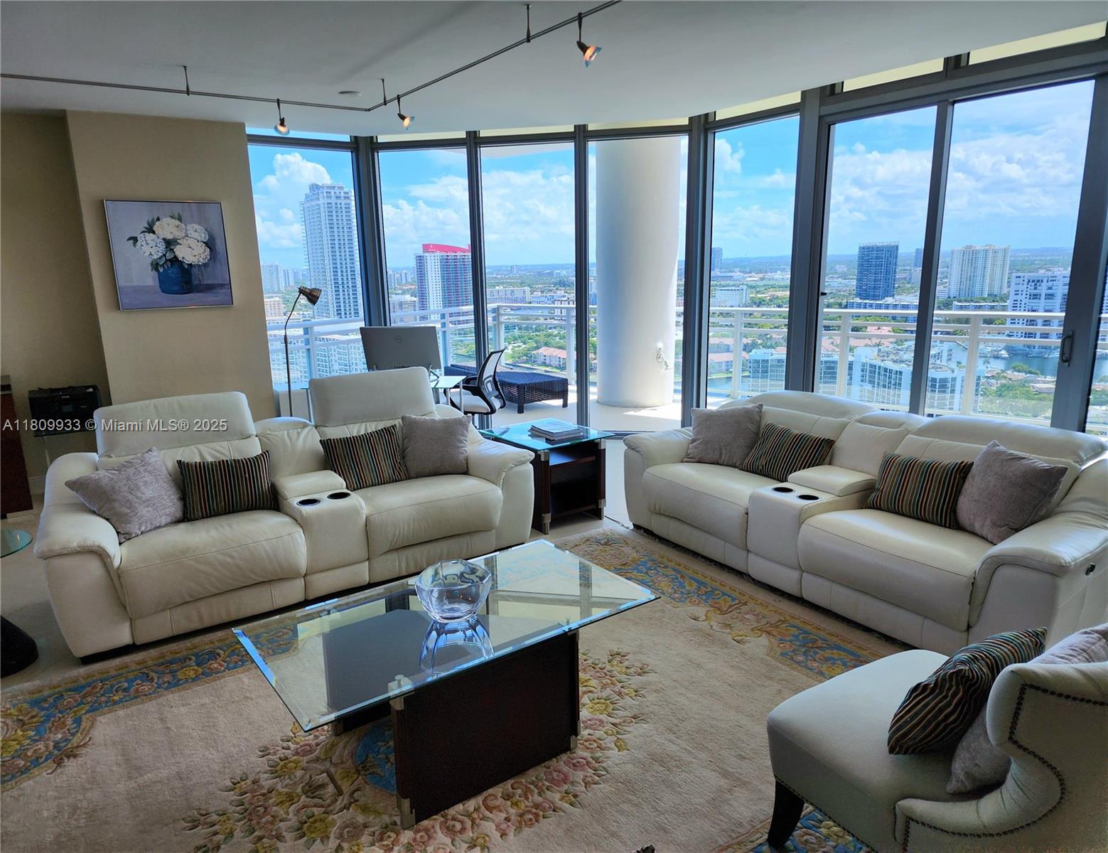 DIPLOMAT OCEANFRONT RESID - Residential Lease