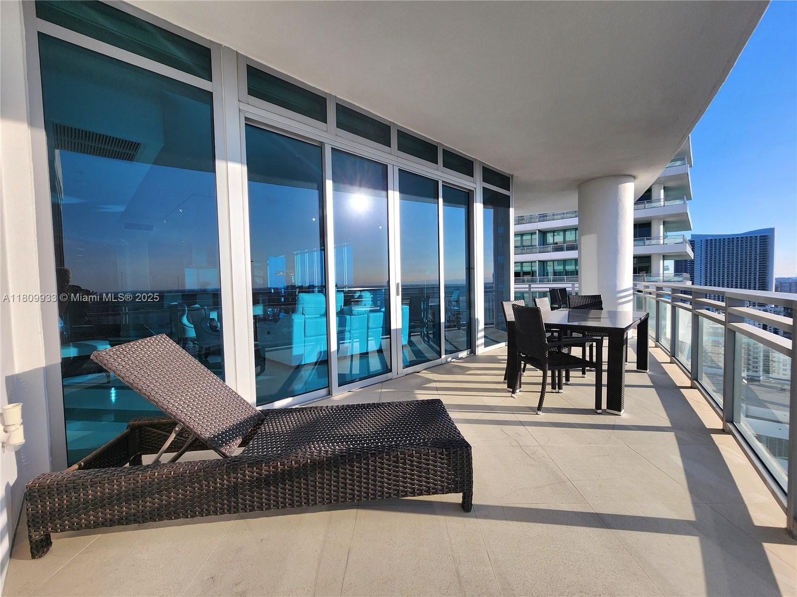 DIPLOMAT OCEANFRONT RESID - Residential Lease