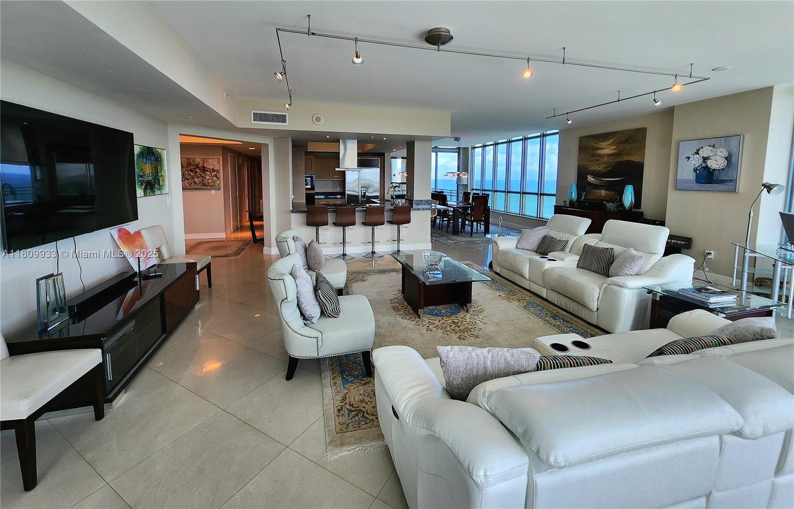 DIPLOMAT OCEANFRONT RESID - Residential Lease