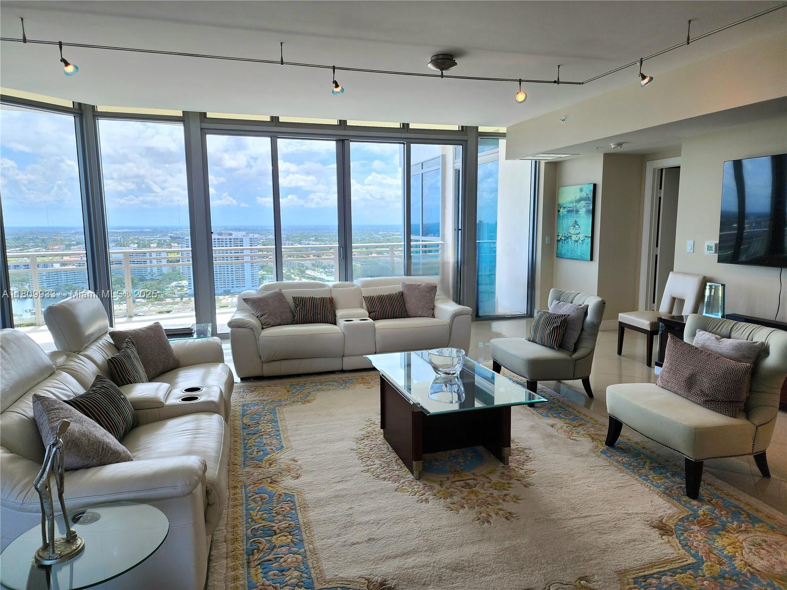 DIPLOMAT OCEANFRONT RESID - Residential Lease