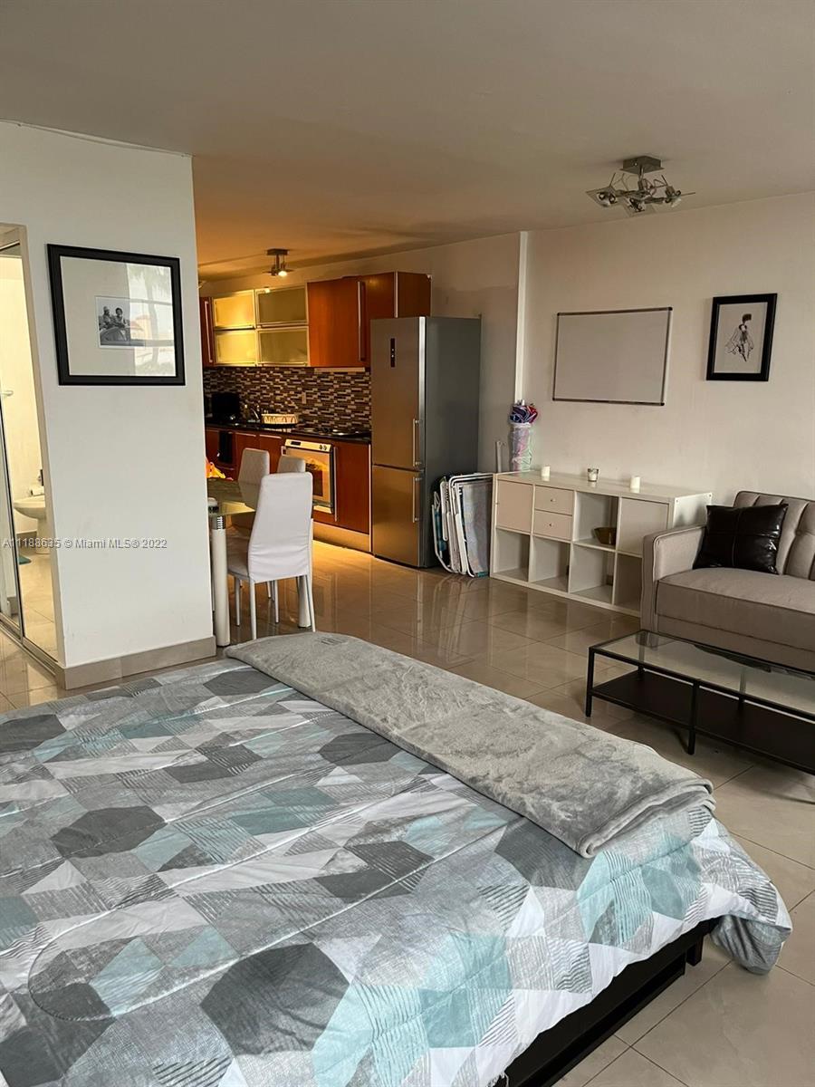 HAMPTON ON WASHINGTON AV - Residential