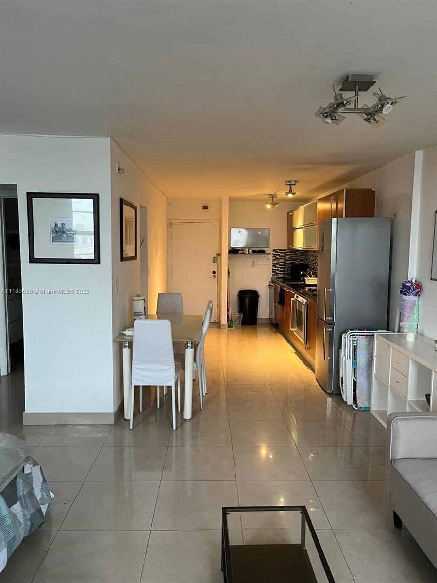 HAMPTON ON WASHINGTON AV - Residential