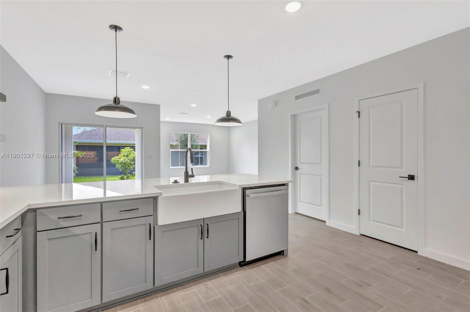 PALM BREEZES PHAE 3A - Residential Lease