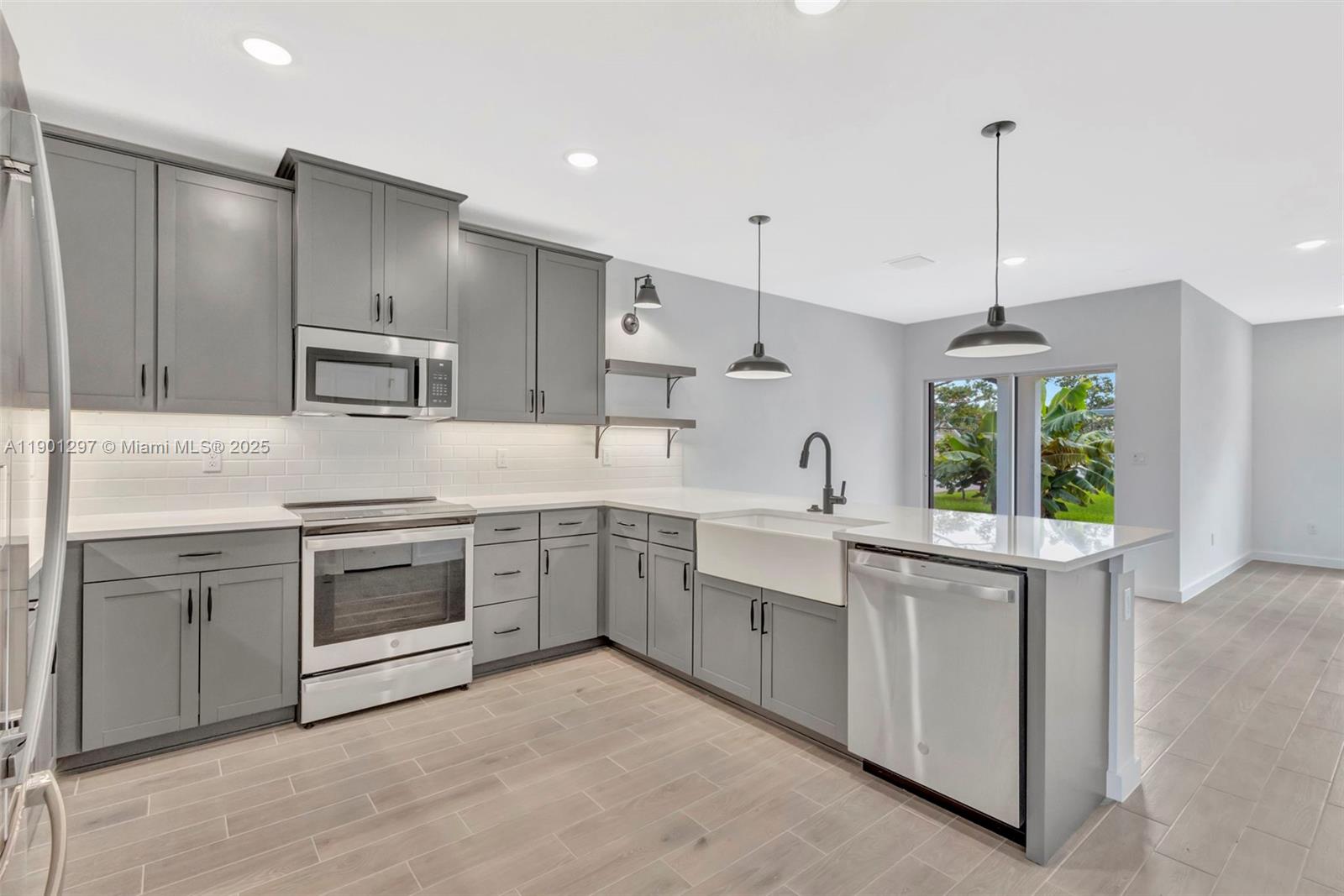 PALM BREEZES PHAE 3A - Residential Lease