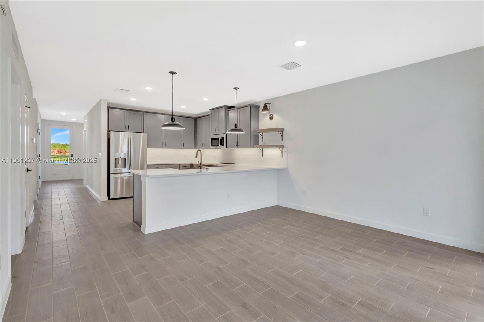 PALM BREEZES PHAE 3A - Residential Lease