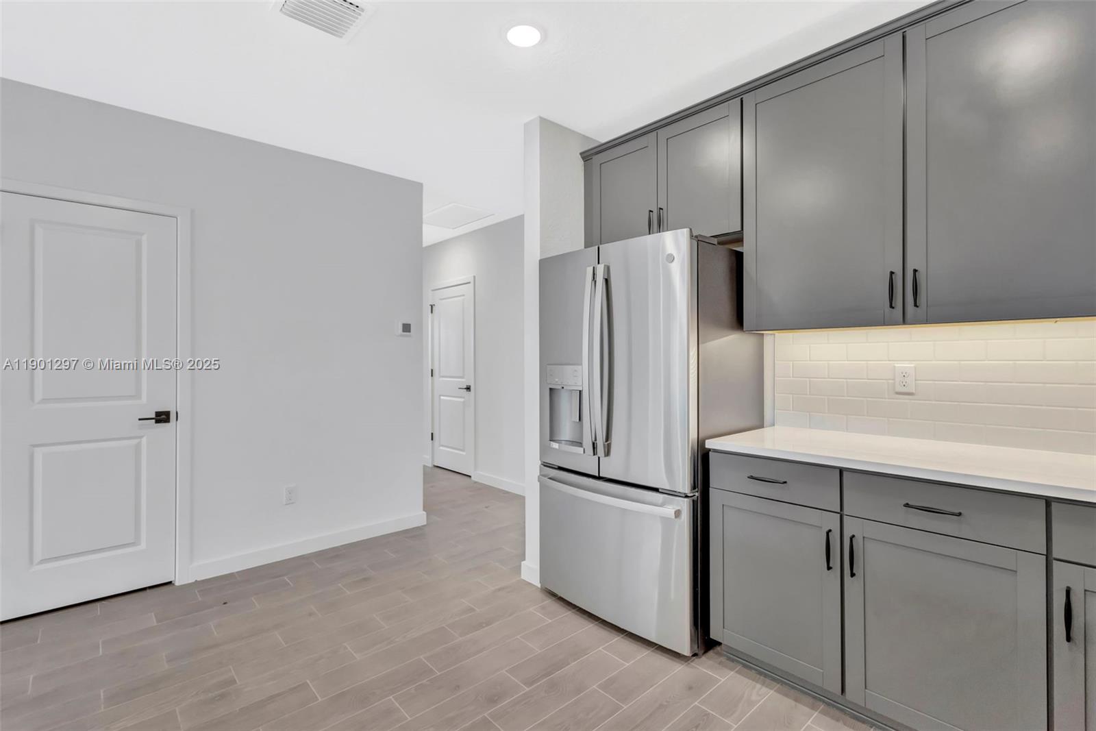 PALM BREEZES PHAE 3A - Residential Lease