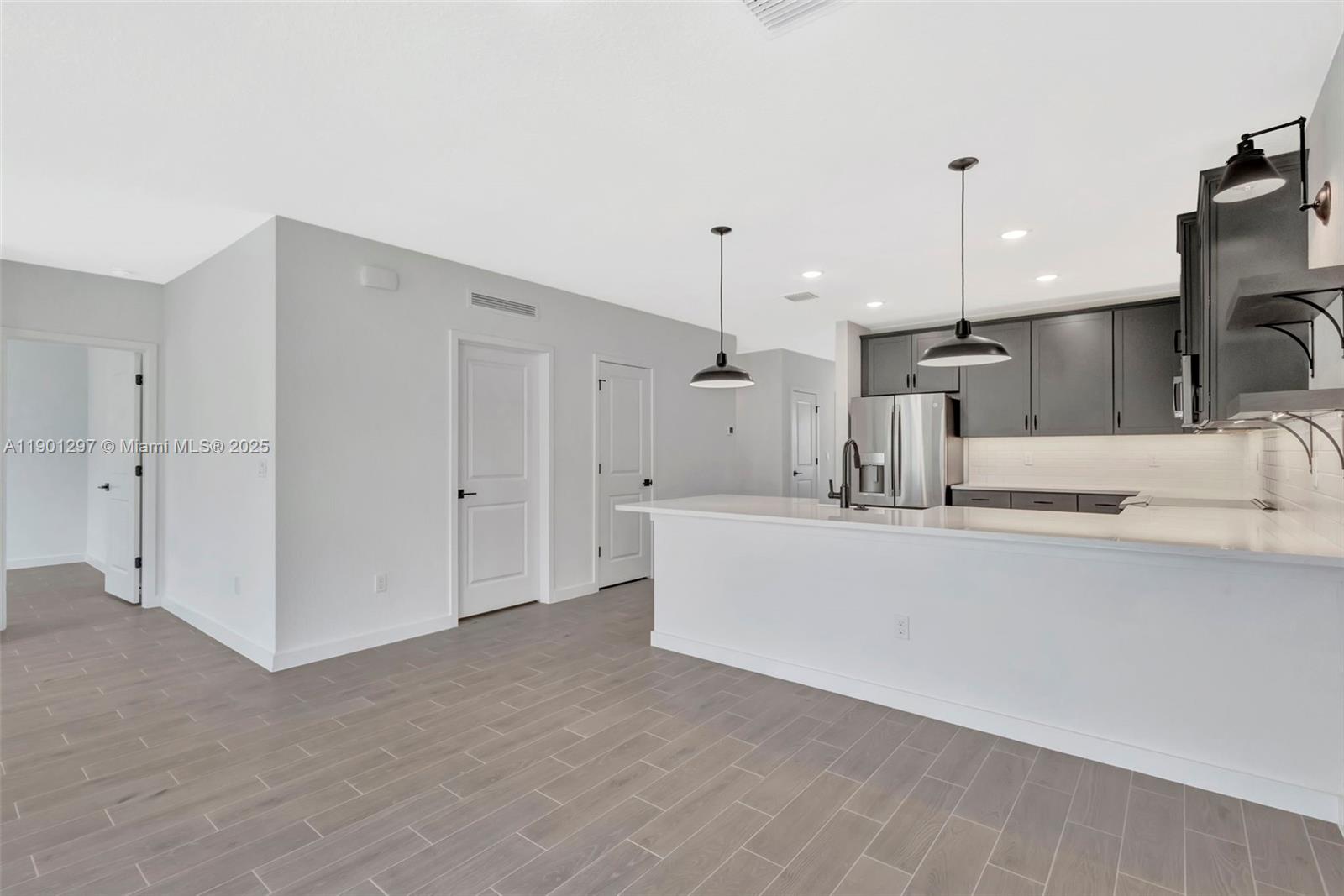 PALM BREEZES PHAE 3A - Residential Lease