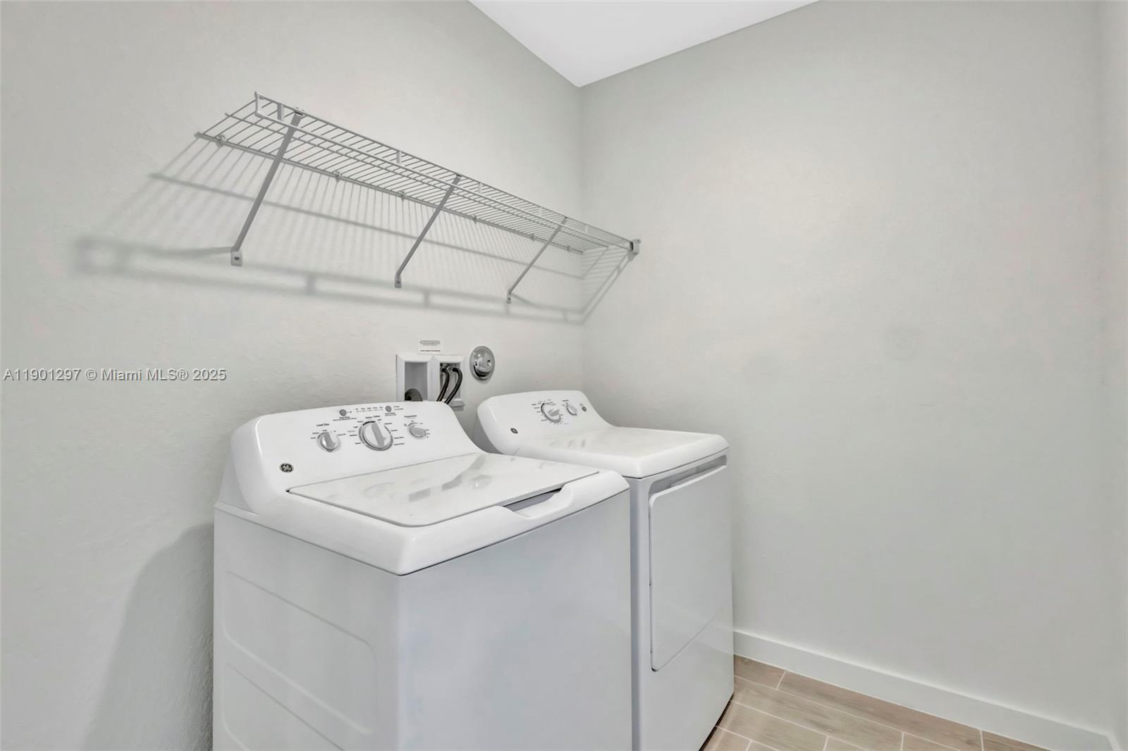 PALM BREEZES PHAE 3A - Residential Lease