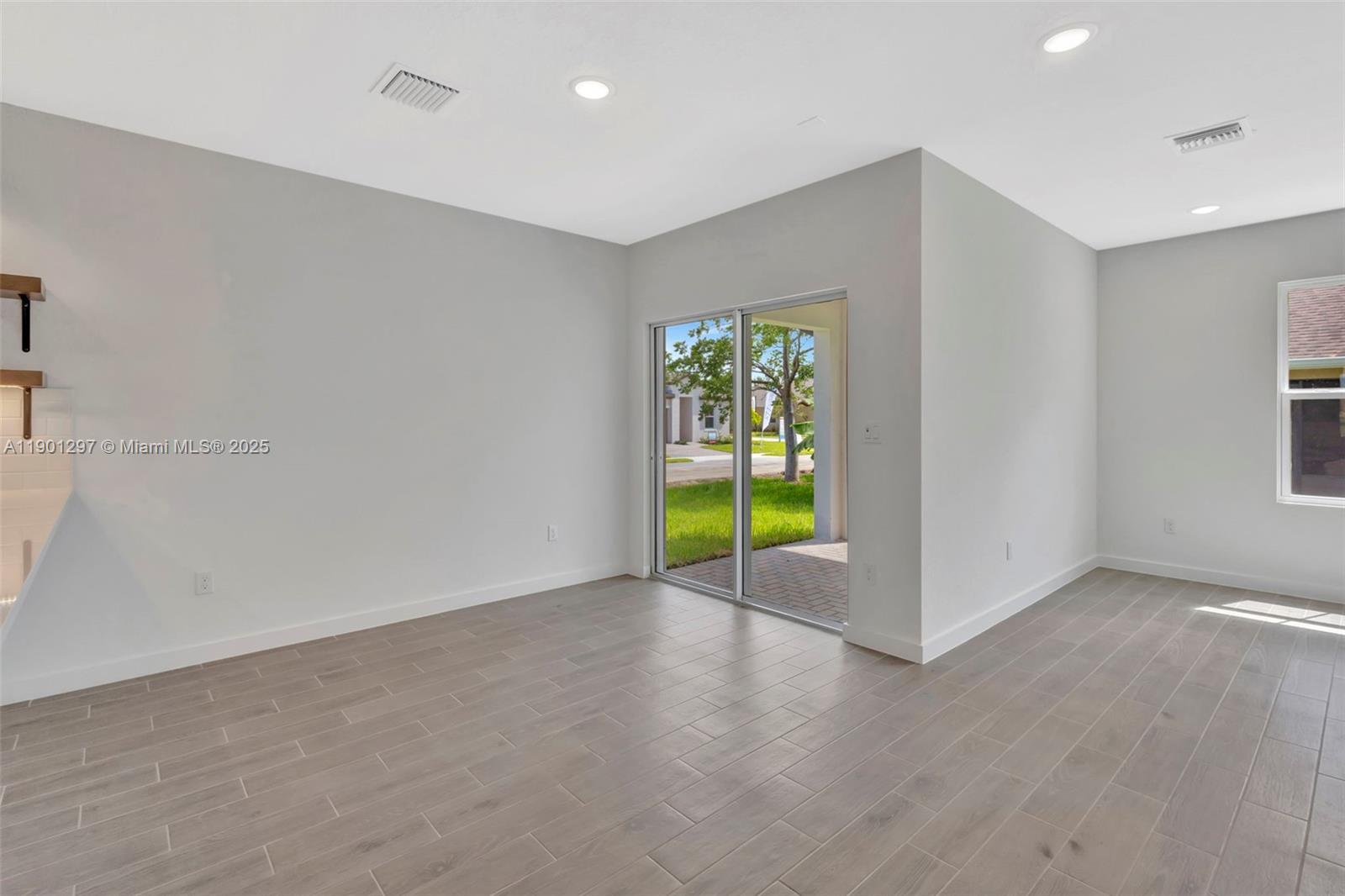 PALM BREEZES PHAE 3A - Residential Lease