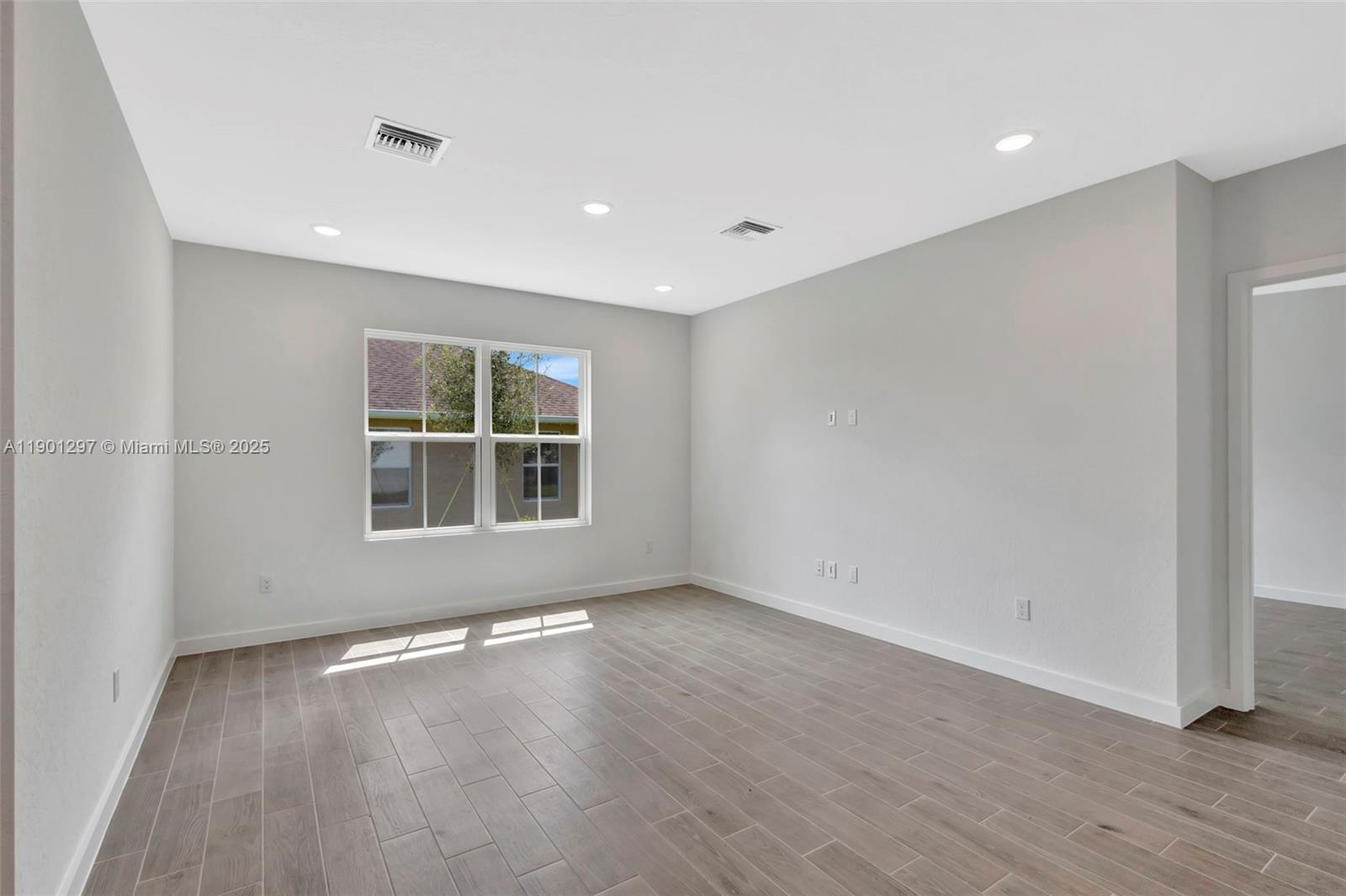 PALM BREEZES PHAE 3A - Residential Lease