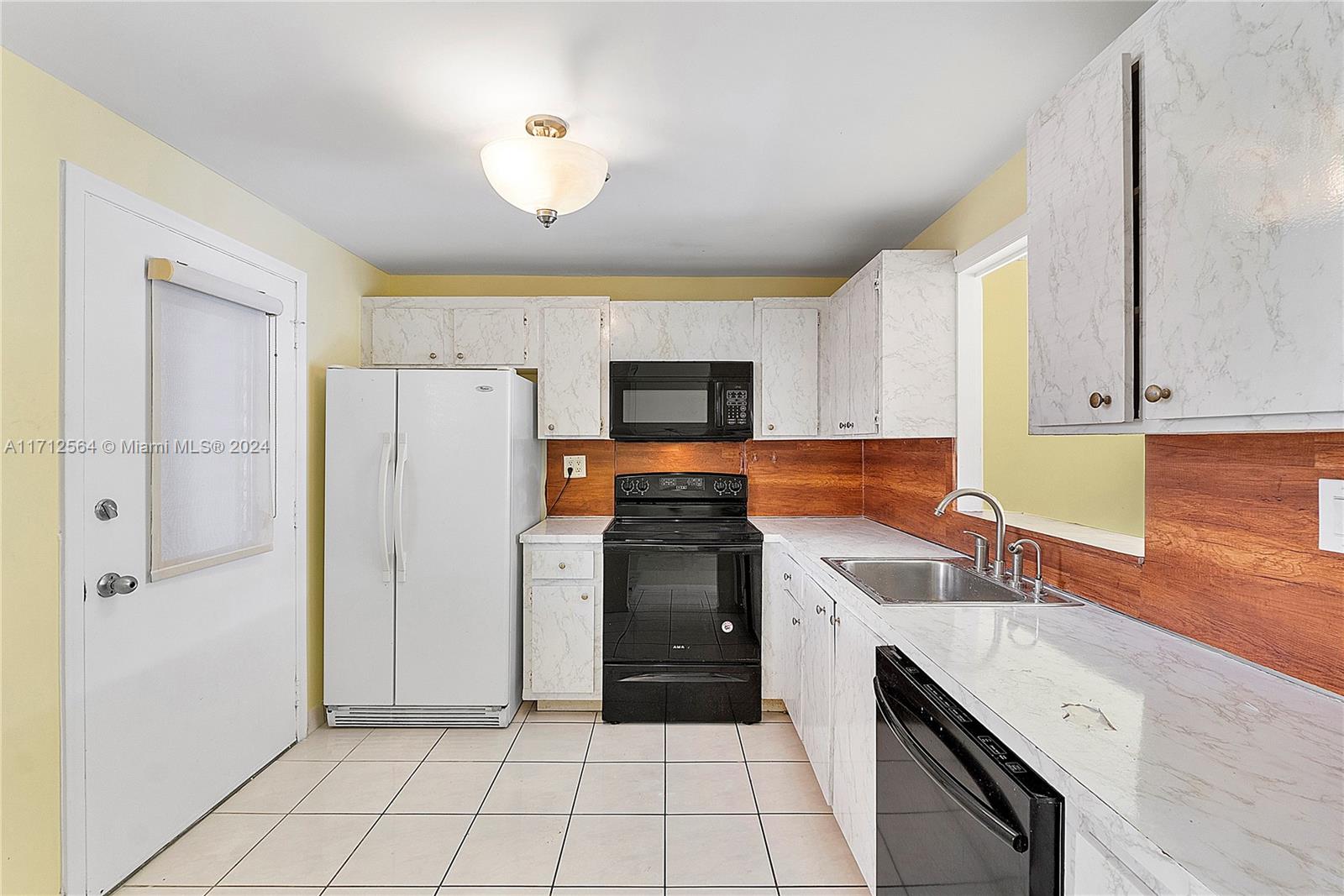EDEN ISLES CONDO # 4 - Residential Lease