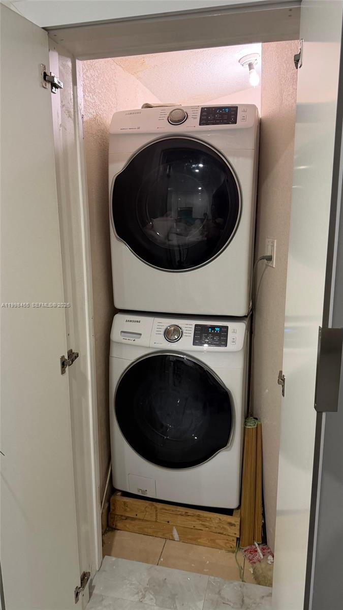 FLAMINGO PARK SEC - Residential Lease