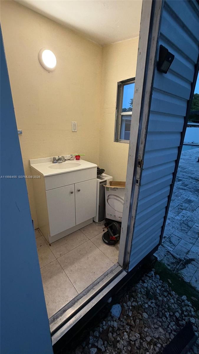 FLAMINGO PARK SEC - Residential Lease